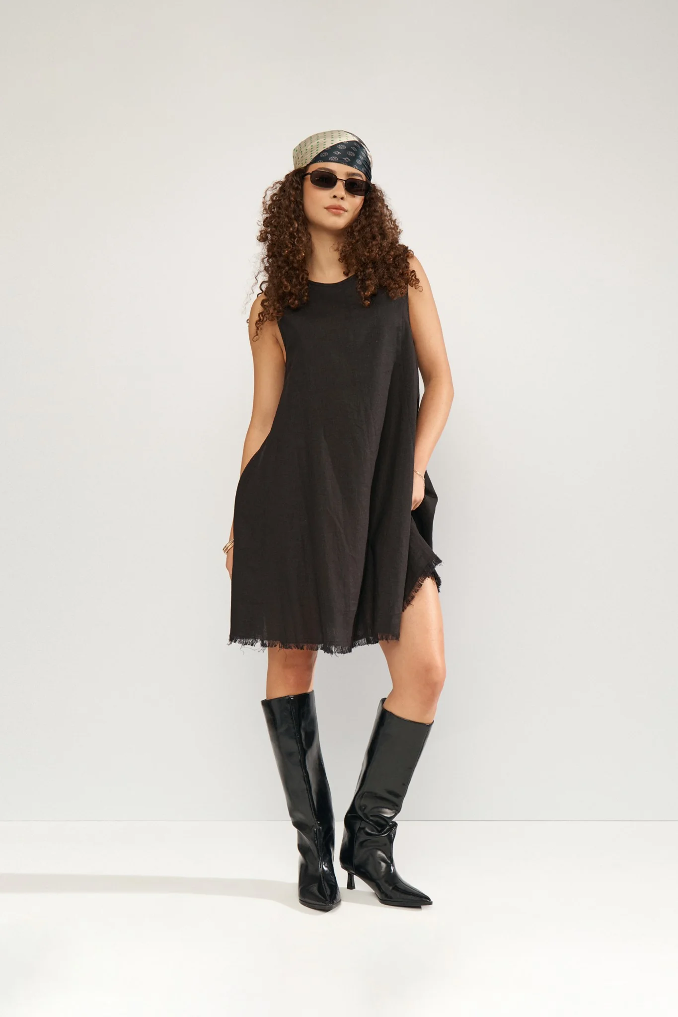 NUALANI SHORT DRESS - Caviar - Image 3