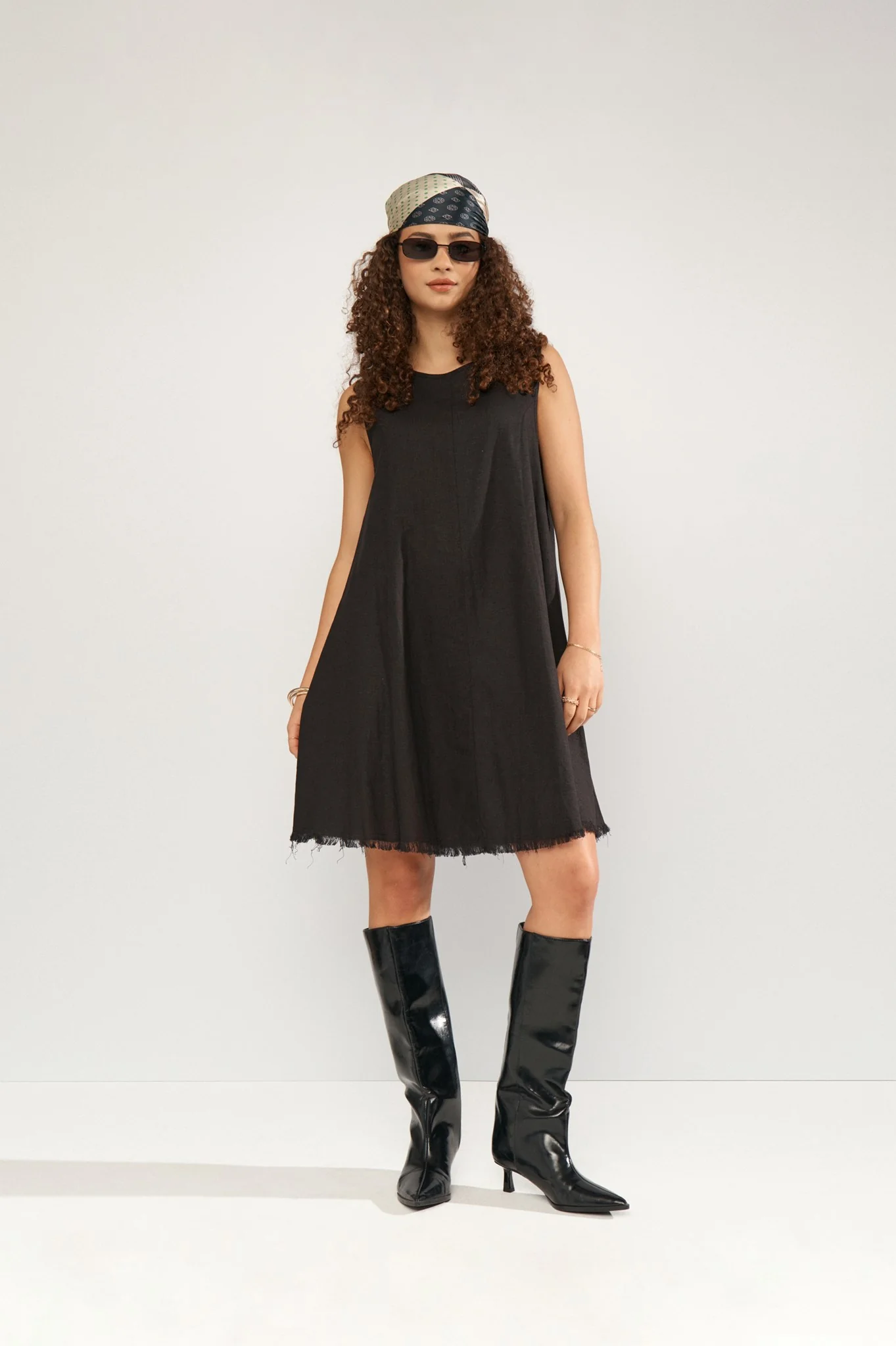 NUALANI SHORT DRESS - Caviar - Image 6