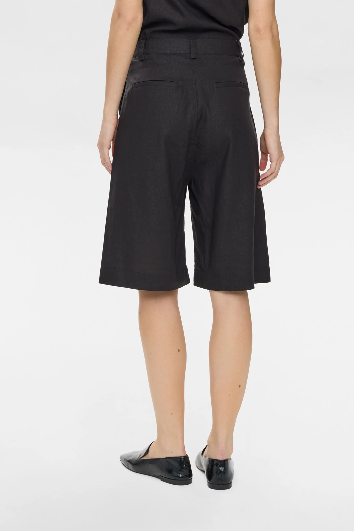 NUALANI SHORTS - Caviar - Image 2