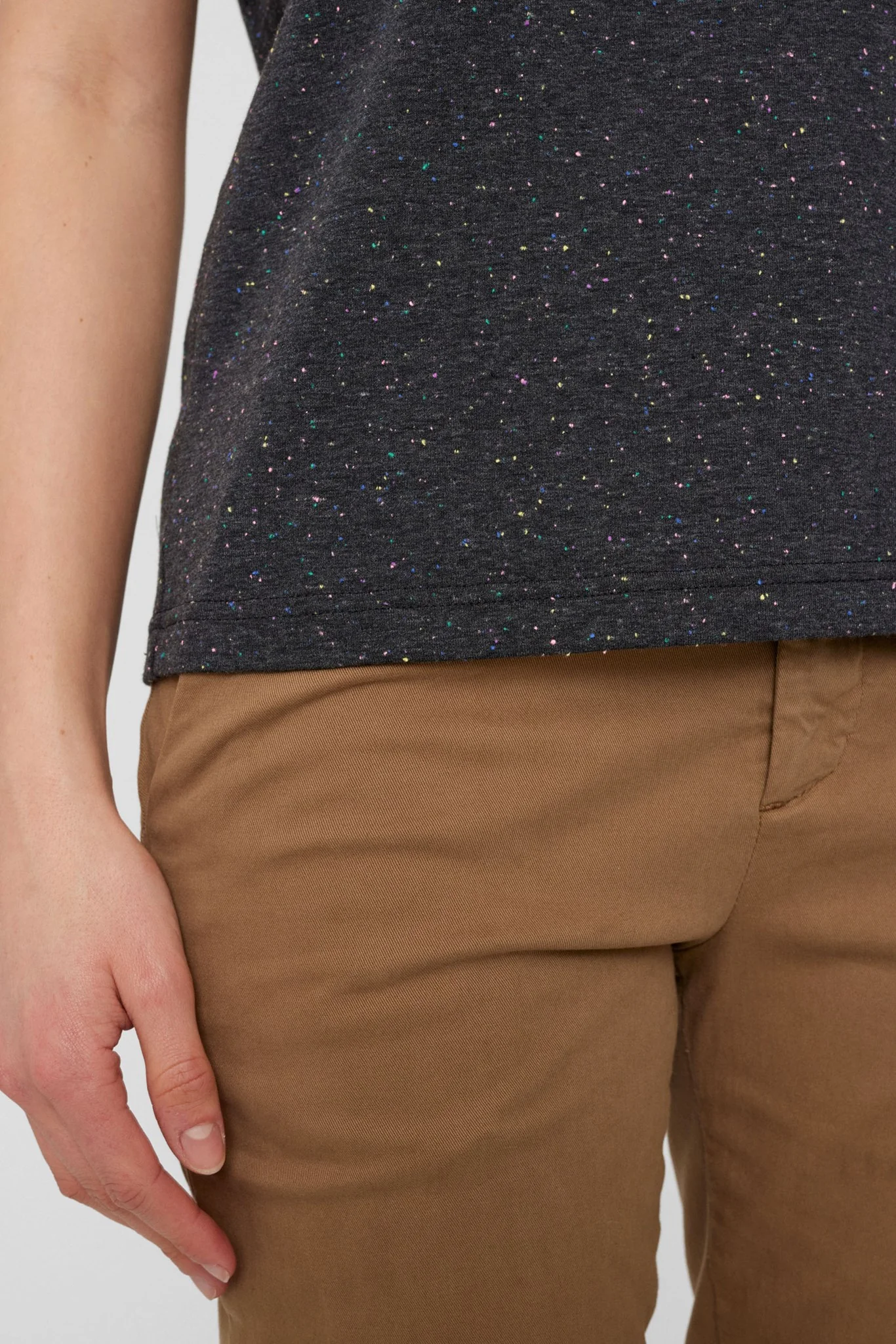 NUALIA T-SHIRT - Caviar - Image 5