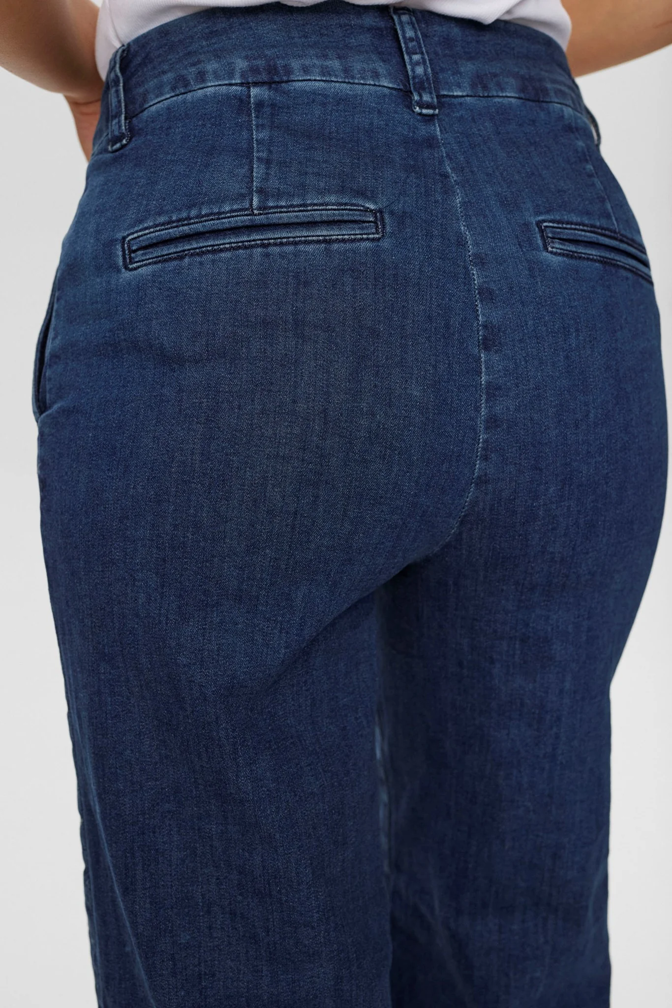 NUAMBER PANTS SHORT  - Medium Blue Denim - Image 4