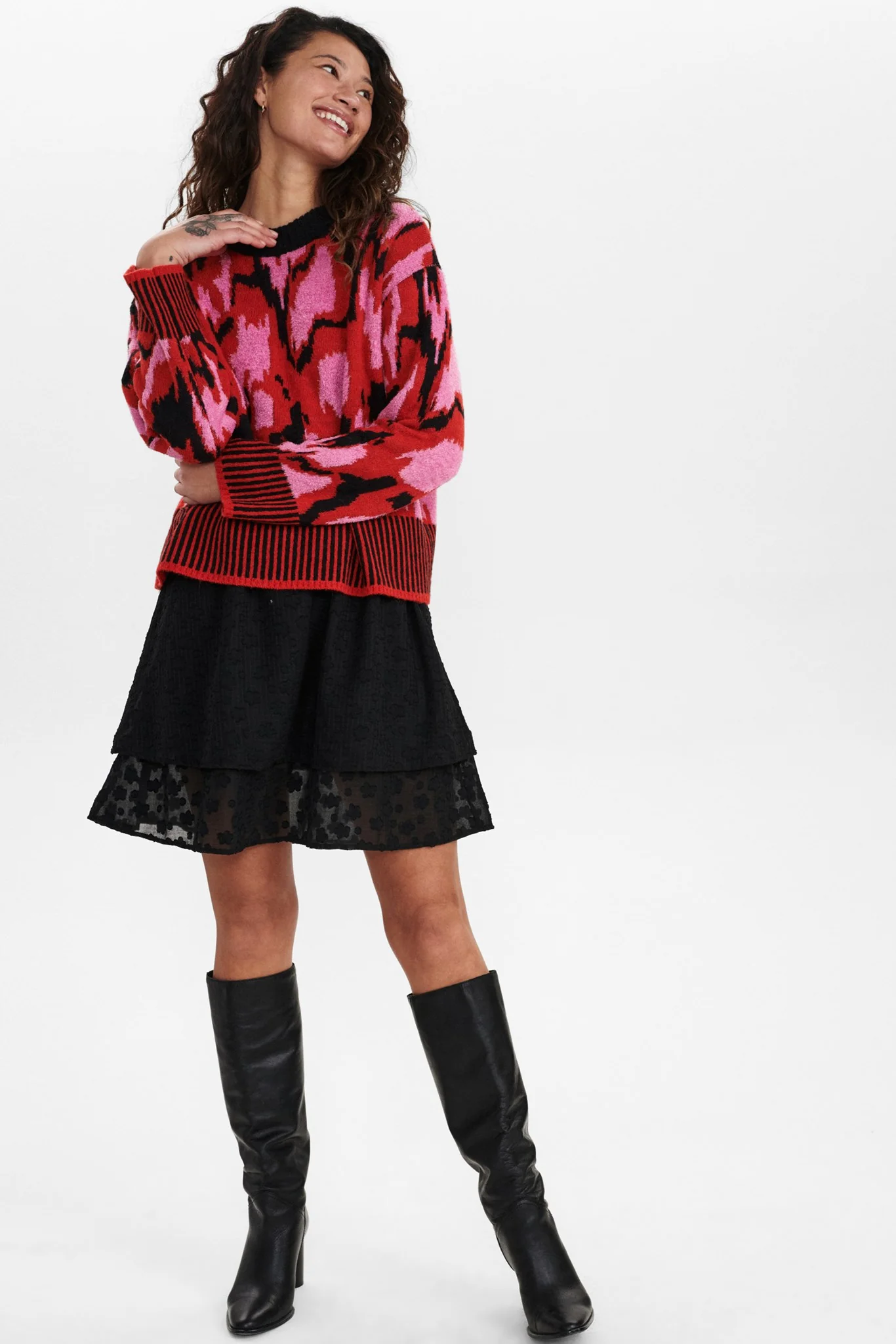 NUANIKKI PULLOVER - Molten Lava - Image 3