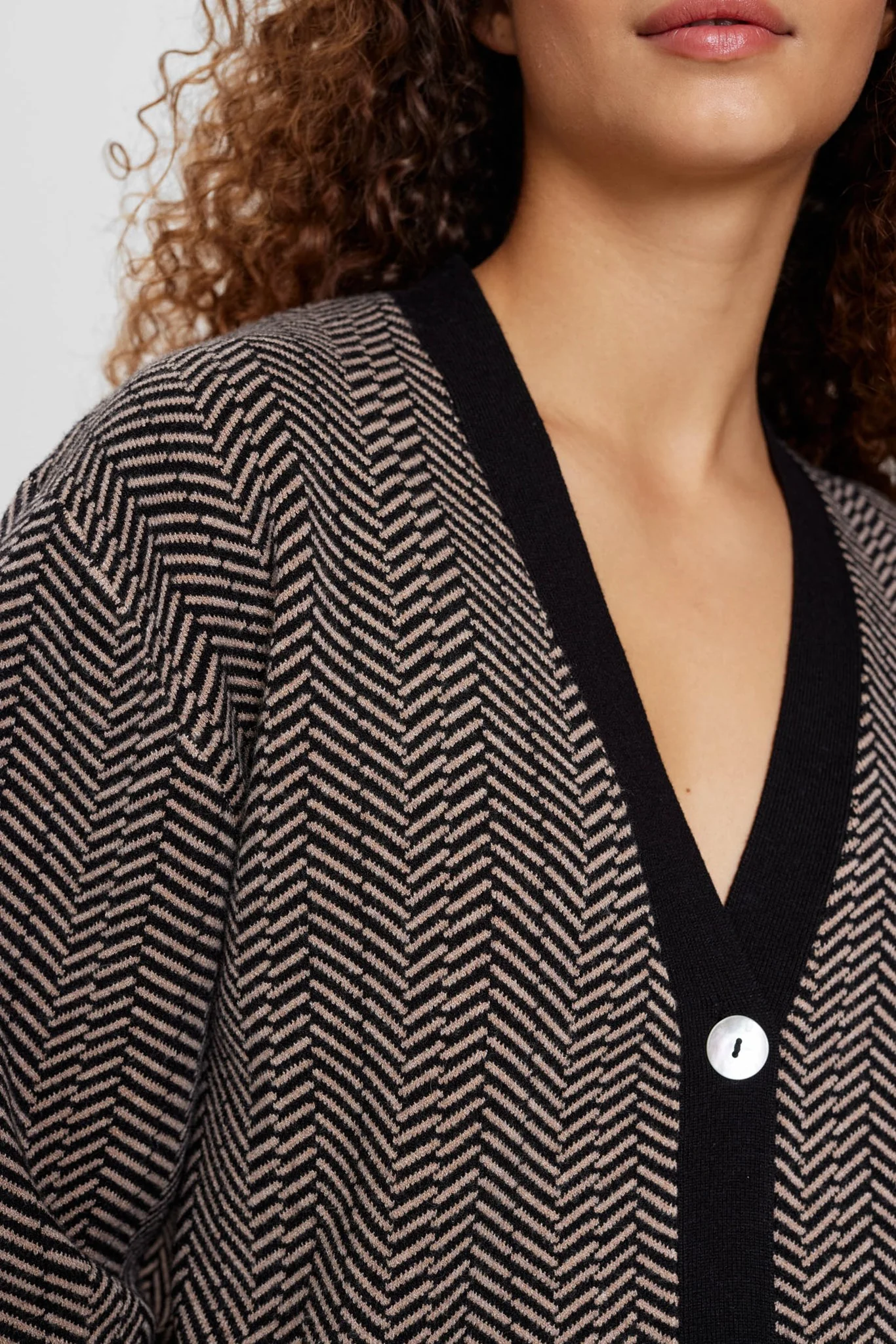 NUARENI CARDIGAN - Caviar - Image 4
