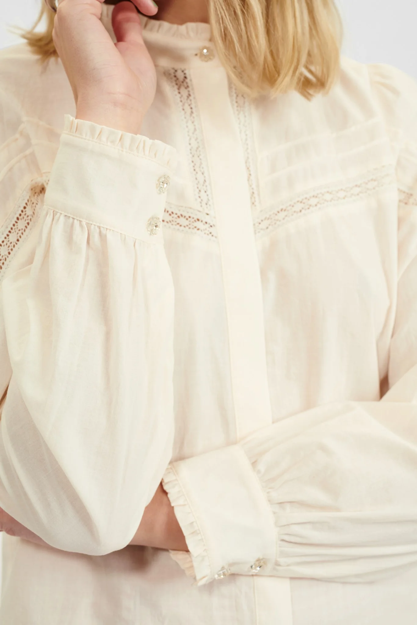 NUARISE SHIRT - Cloud Dancer - Image 5