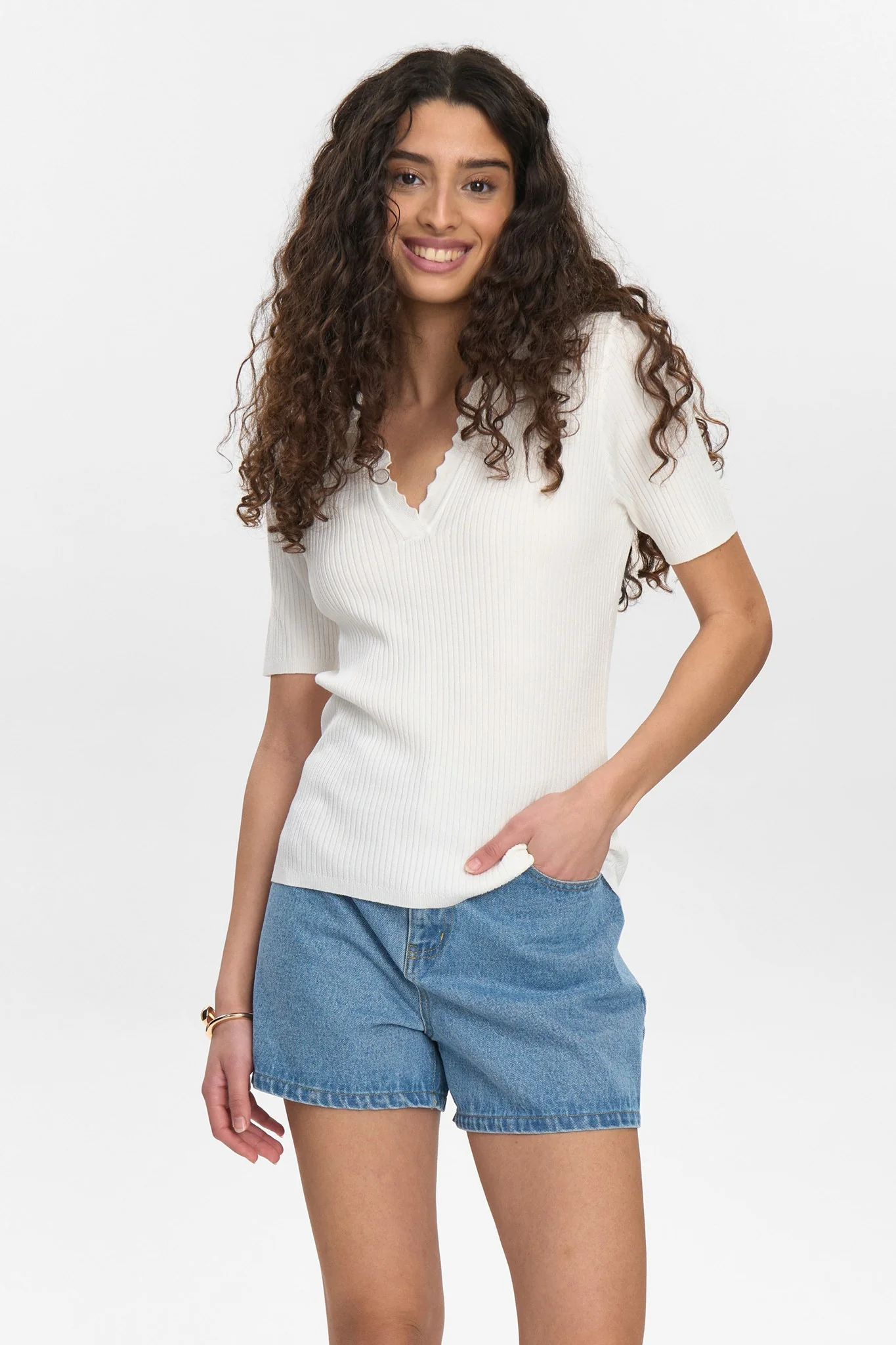 NUAYALET SCALLOP SS PULLOVER  - Cloud Dancer