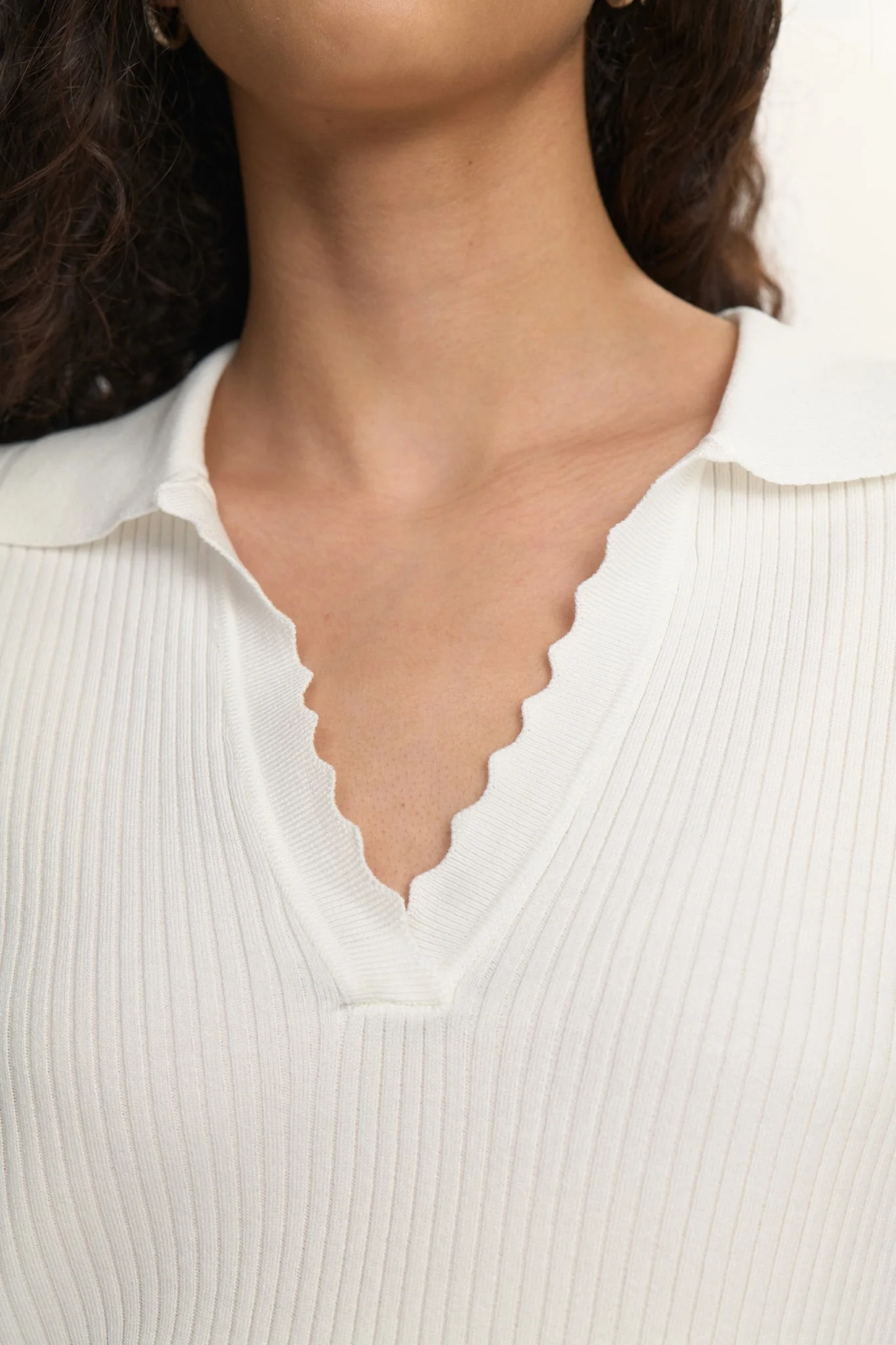 NUAYALET SCALLOP SS PULLOVER  - Cloud Dancer - Image 4