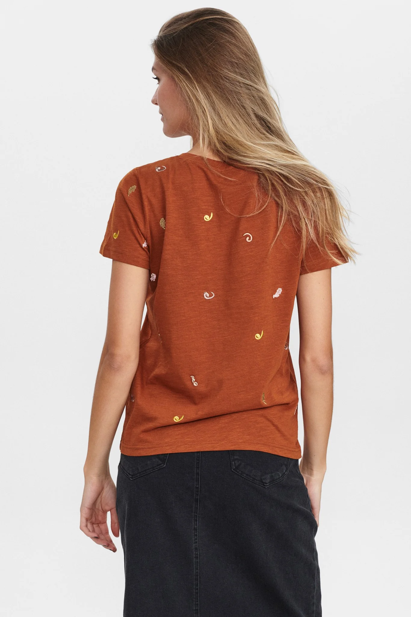 NUAYOE TEE - Caramel Cafe - Image 2