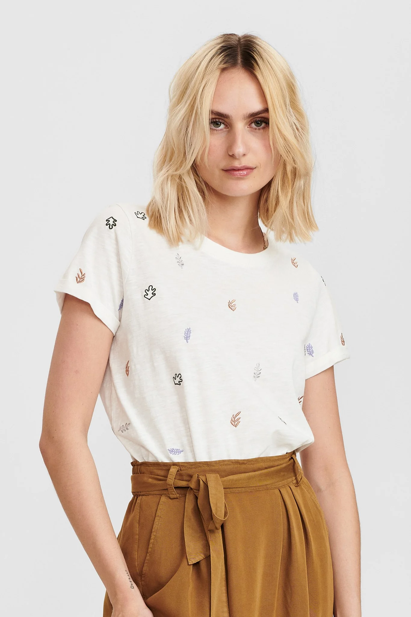 NUBELISE TEE - Cloud Dancer