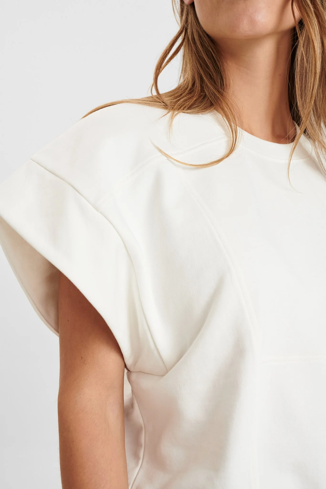 NUBERNA CAPSLEEVE SWEAT - Cloud Dancer - Image 4