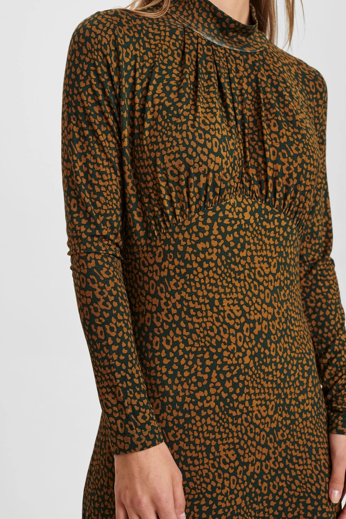 NUBESSIE DRESS - Grape leaf - Image 4