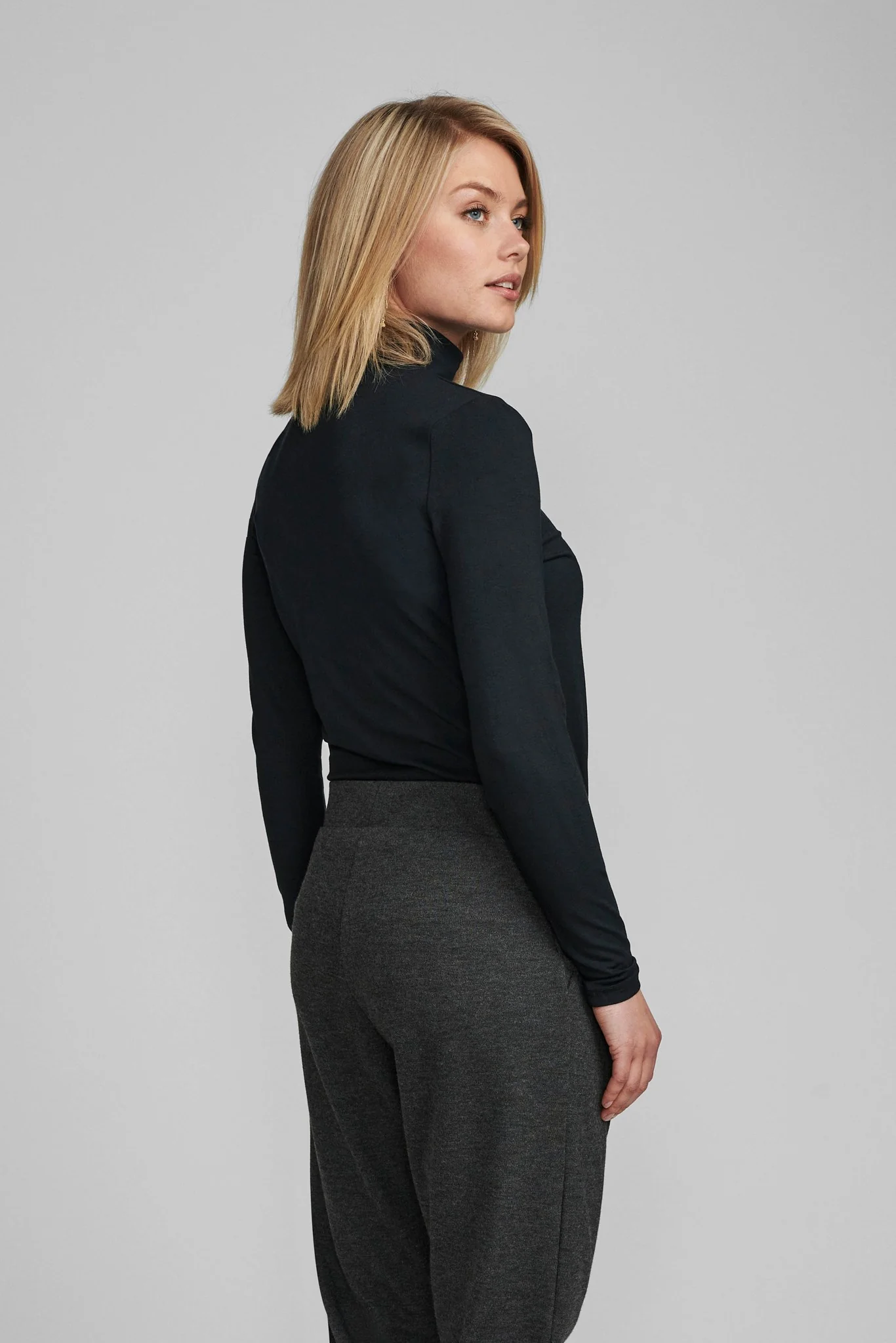 NUBOWIE ROLLNECK - NOOS - Caviar - Image 3