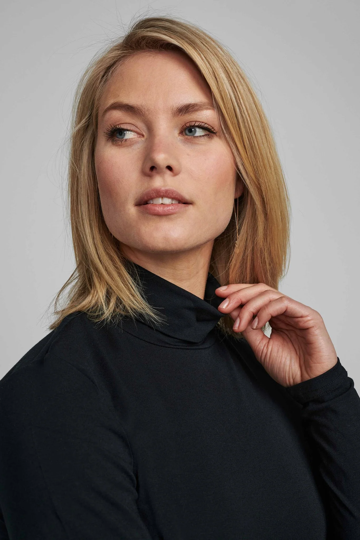 NUBOWIE ROLLNECK - NOOS - Caviar - Image 7