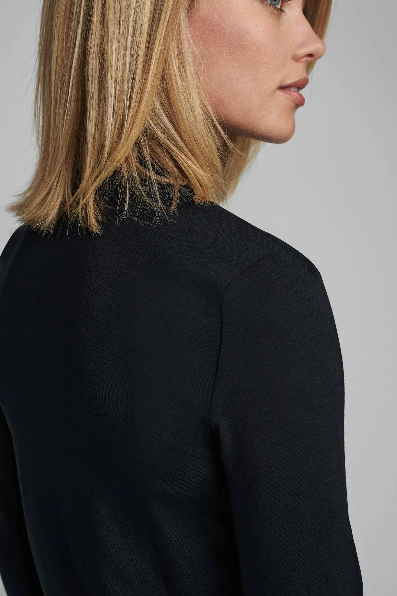 NUBOWIE ROLLNECK - NOOS - Caviar - Image 9