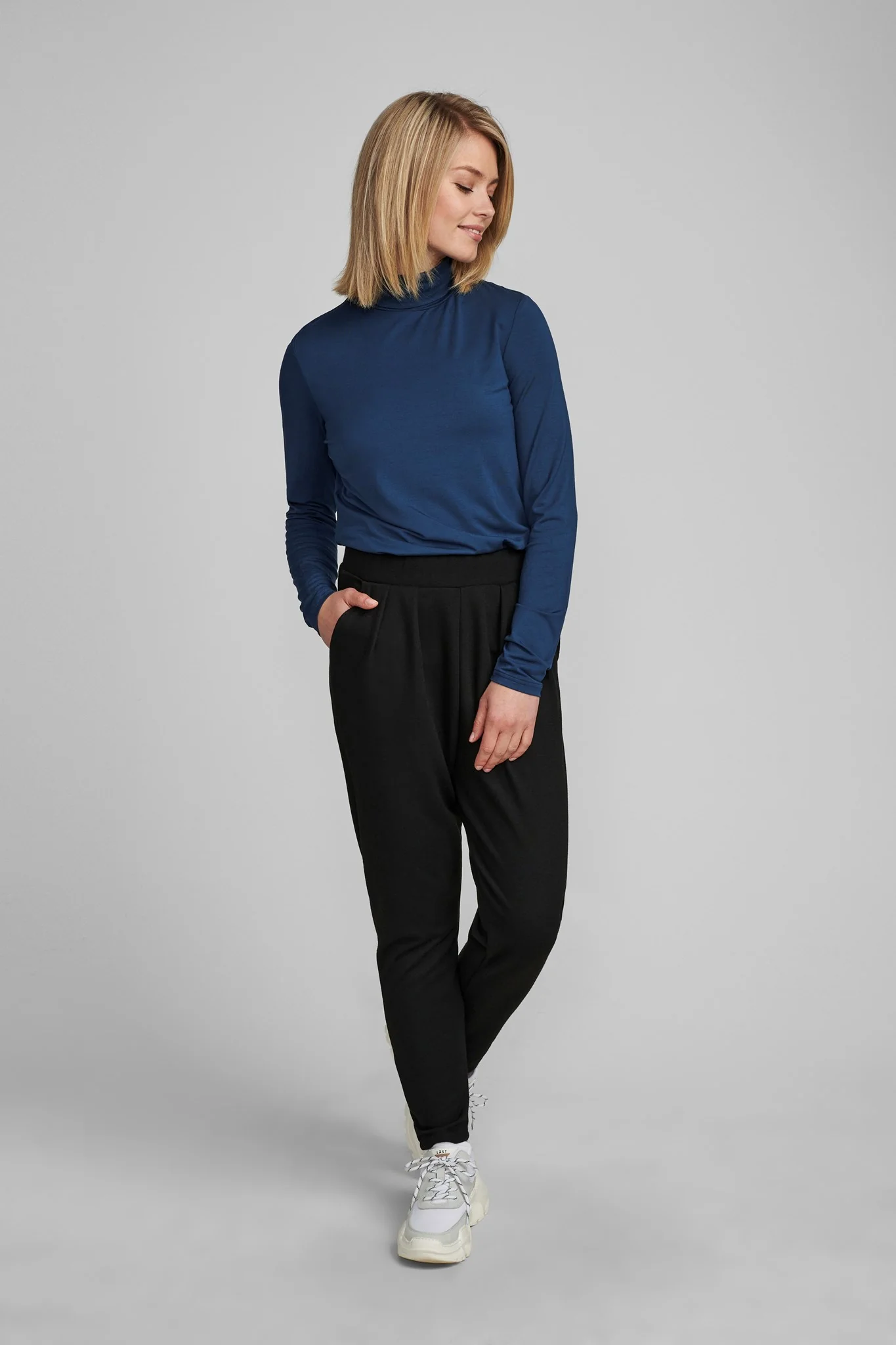 NUBOWIE ROLLNECK - NOOS - Dark Sapphire - Image 4