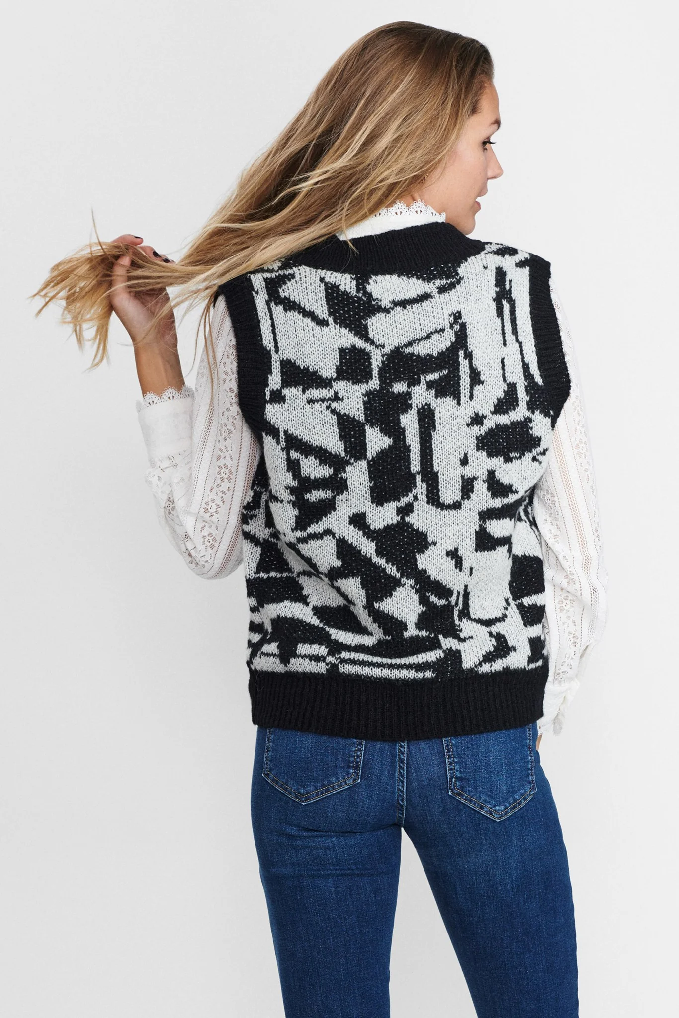 NUCAPPELLA VEST - Caviar - Image 2