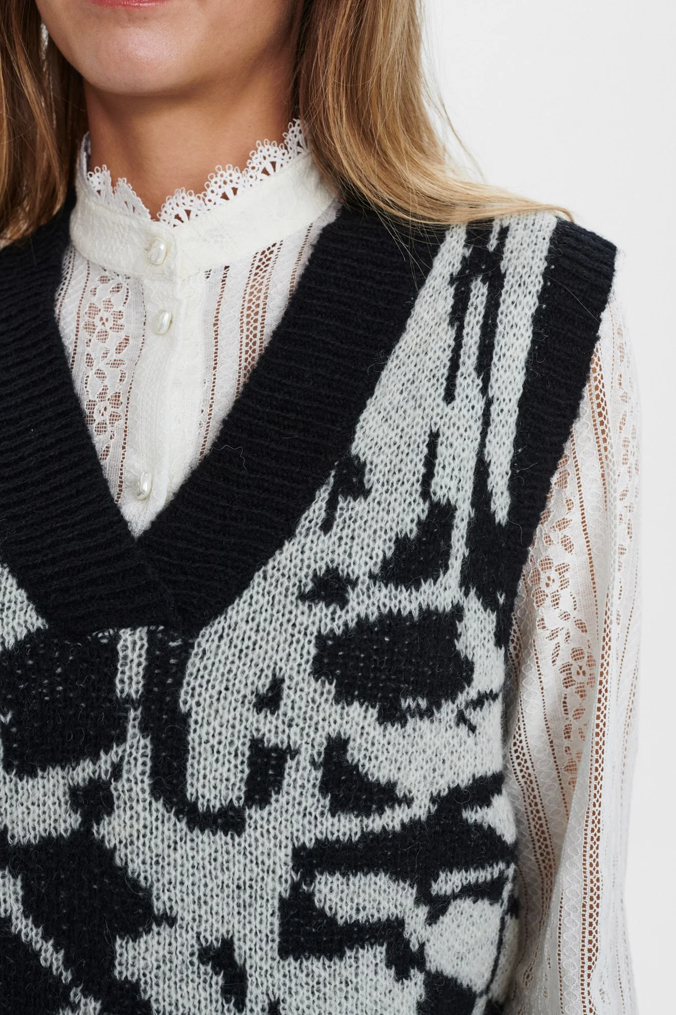 NUCAPPELLA VEST - Caviar - Image 4