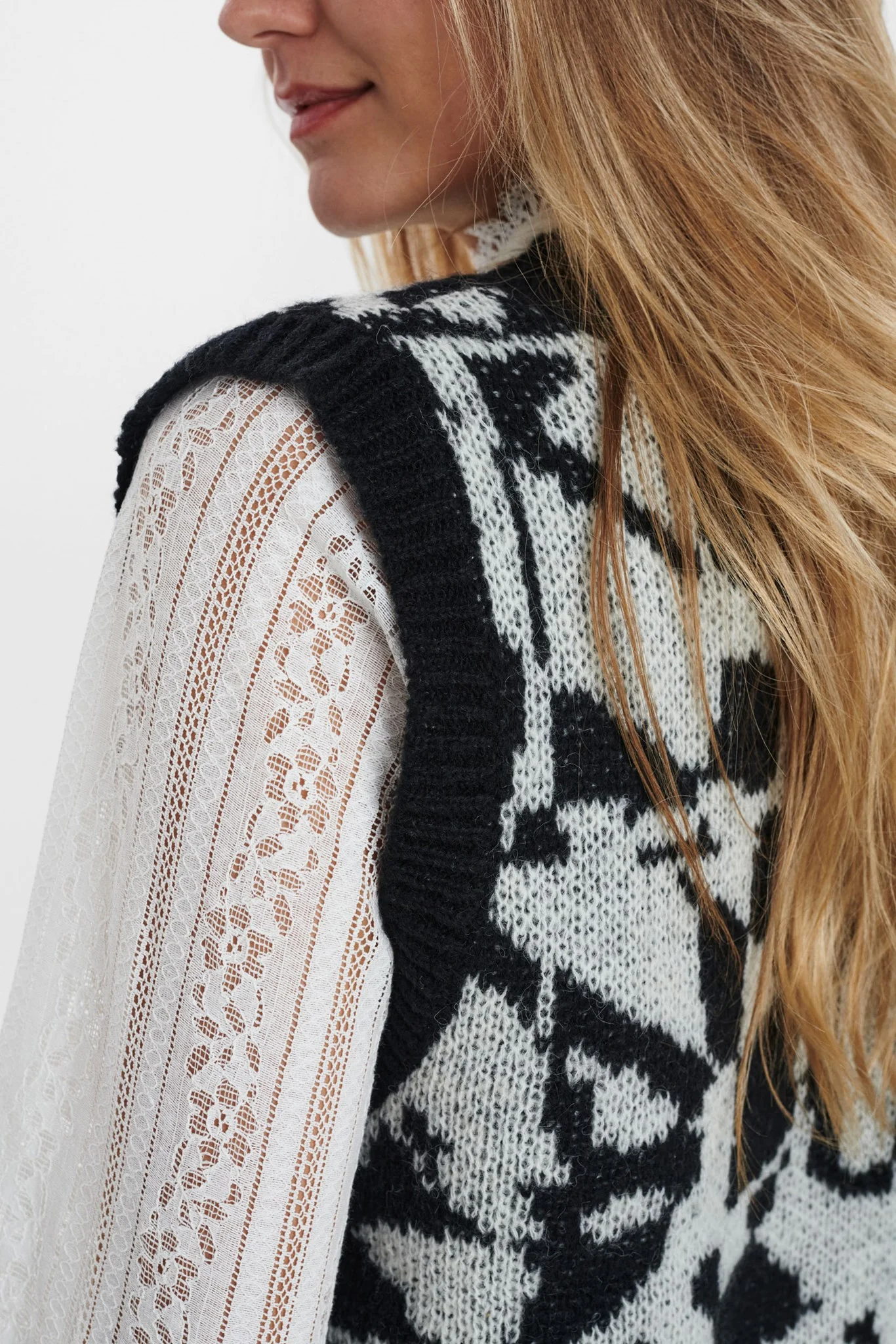 NUCAPPELLA VEST - Caviar - Image 5