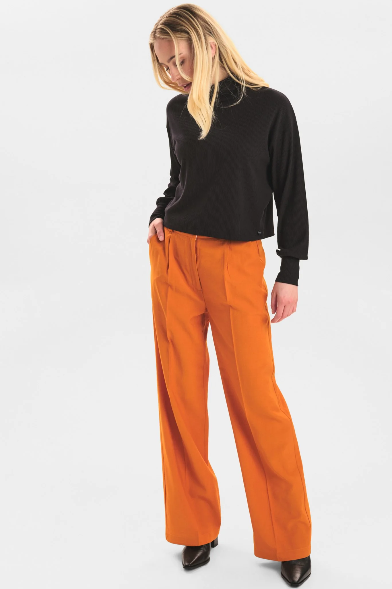 NUCARDI CROP BLOUSE - Caviar - Image 3