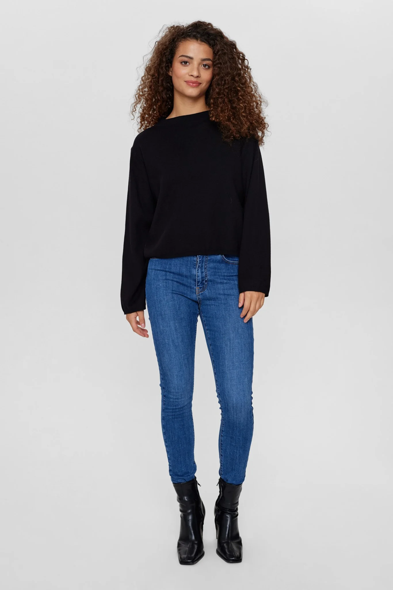 NUCARMA CROP PULLOVER   - Caviar - Image 3