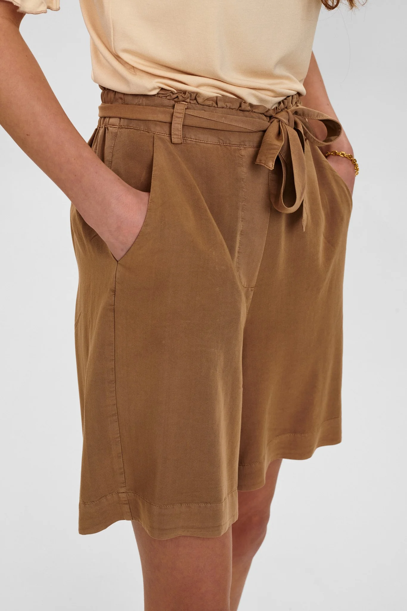 NUCASILDA SHORTS - Tannin - Image 4
