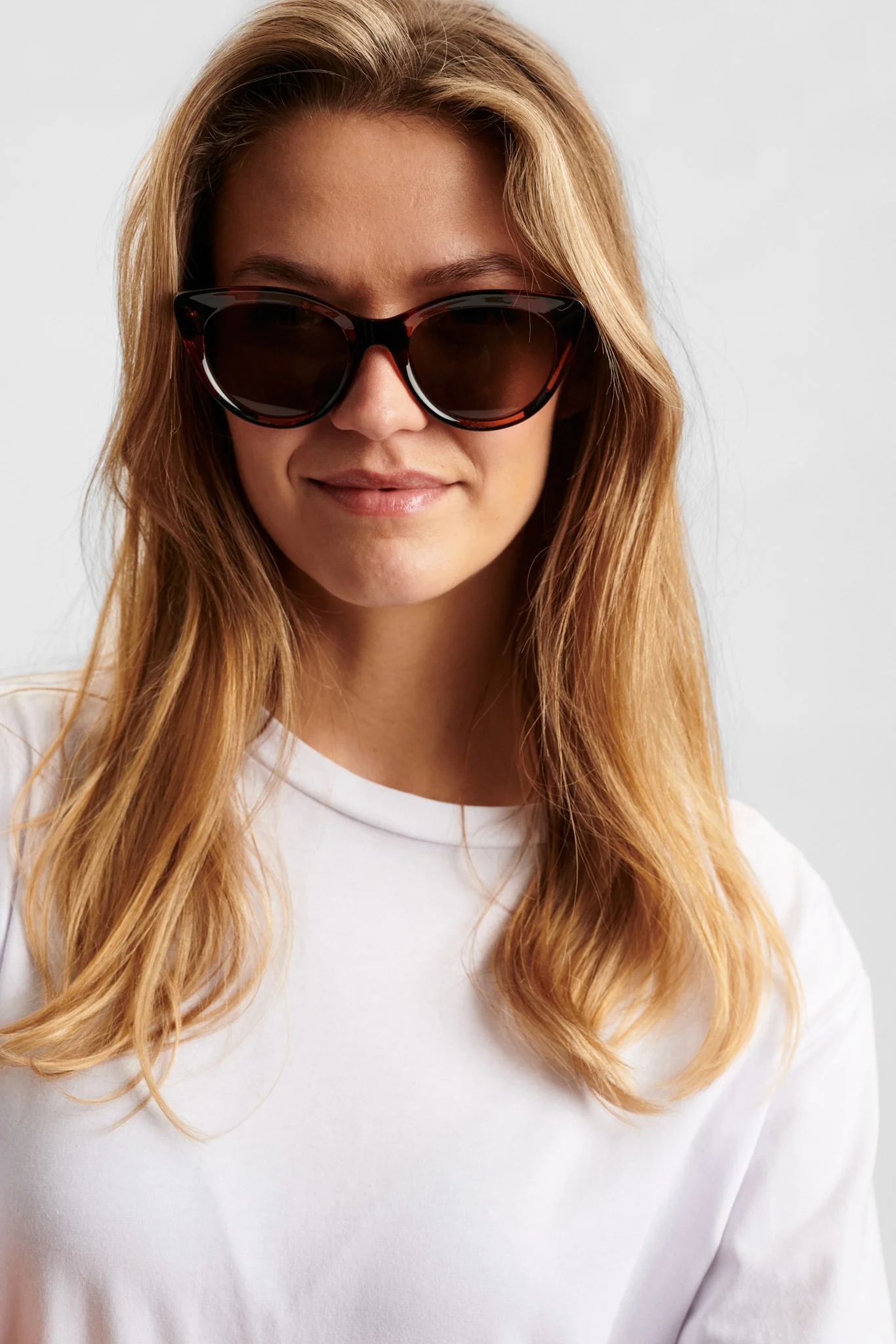 NUCATTY SUNGLASSES - Caviar - Image 2