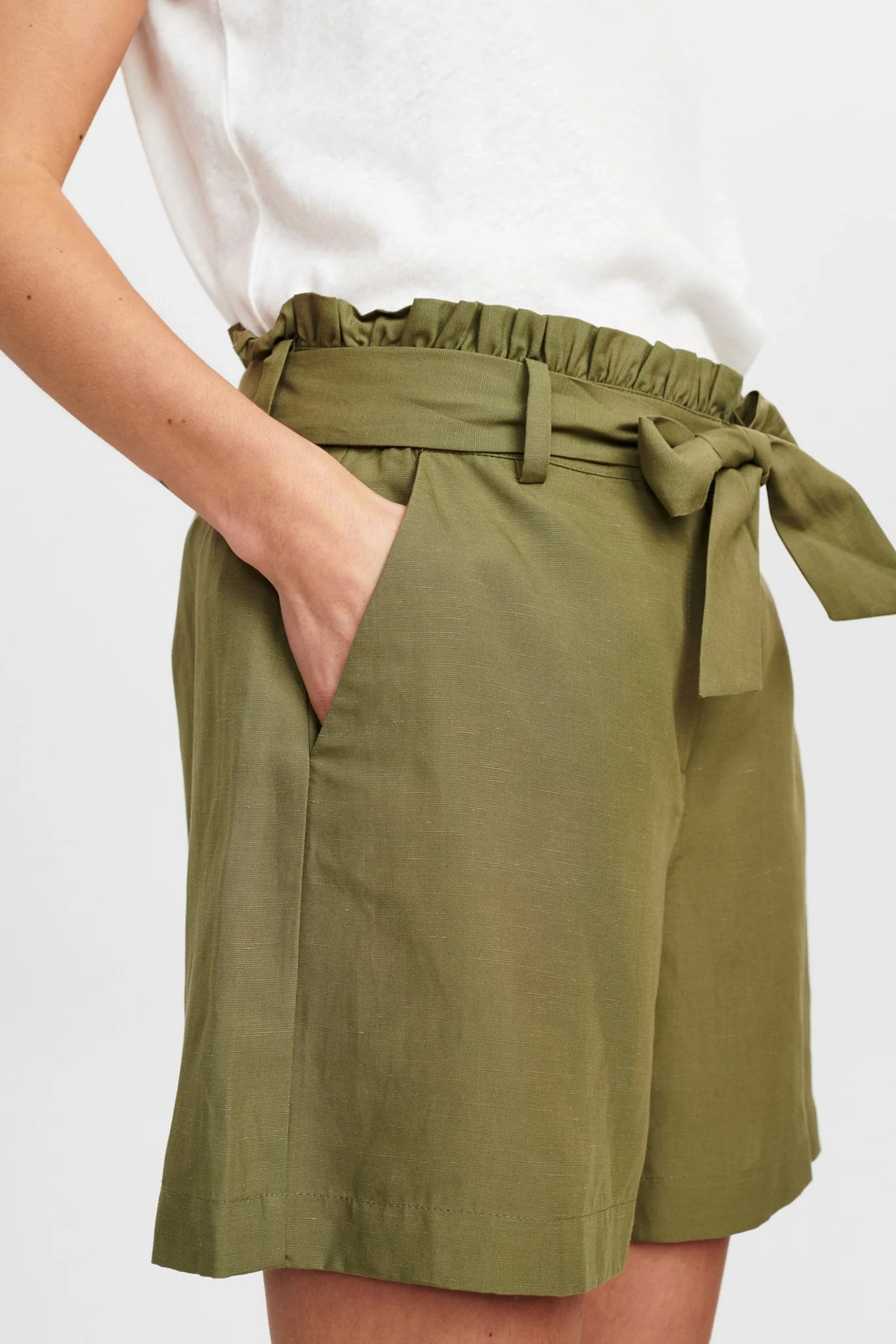 NUCHABELY SHORTS - MARTINI OLIVE - Image 4