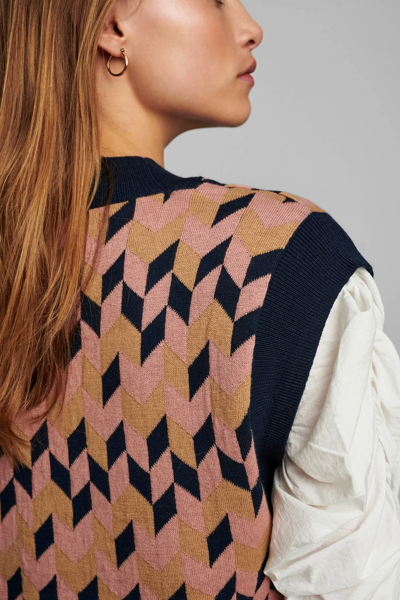 NUCHARIS VEST  - Ash Rose - Image 5