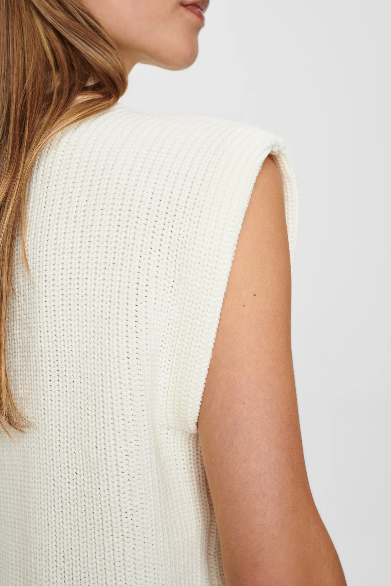 NUCHAYA VEST - Cloud Dancer - Image 4