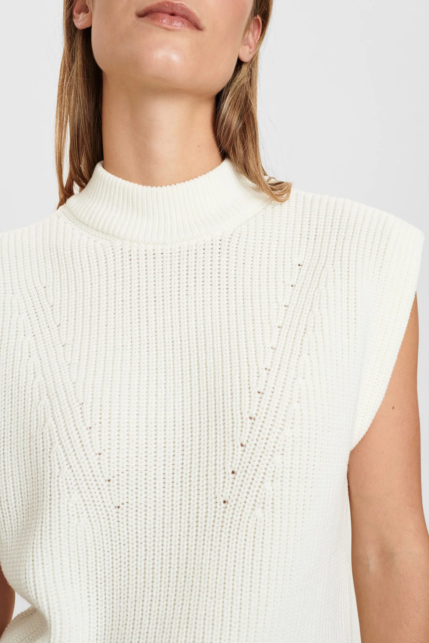 NUCHAYA VEST - Cloud Dancer - Image 5