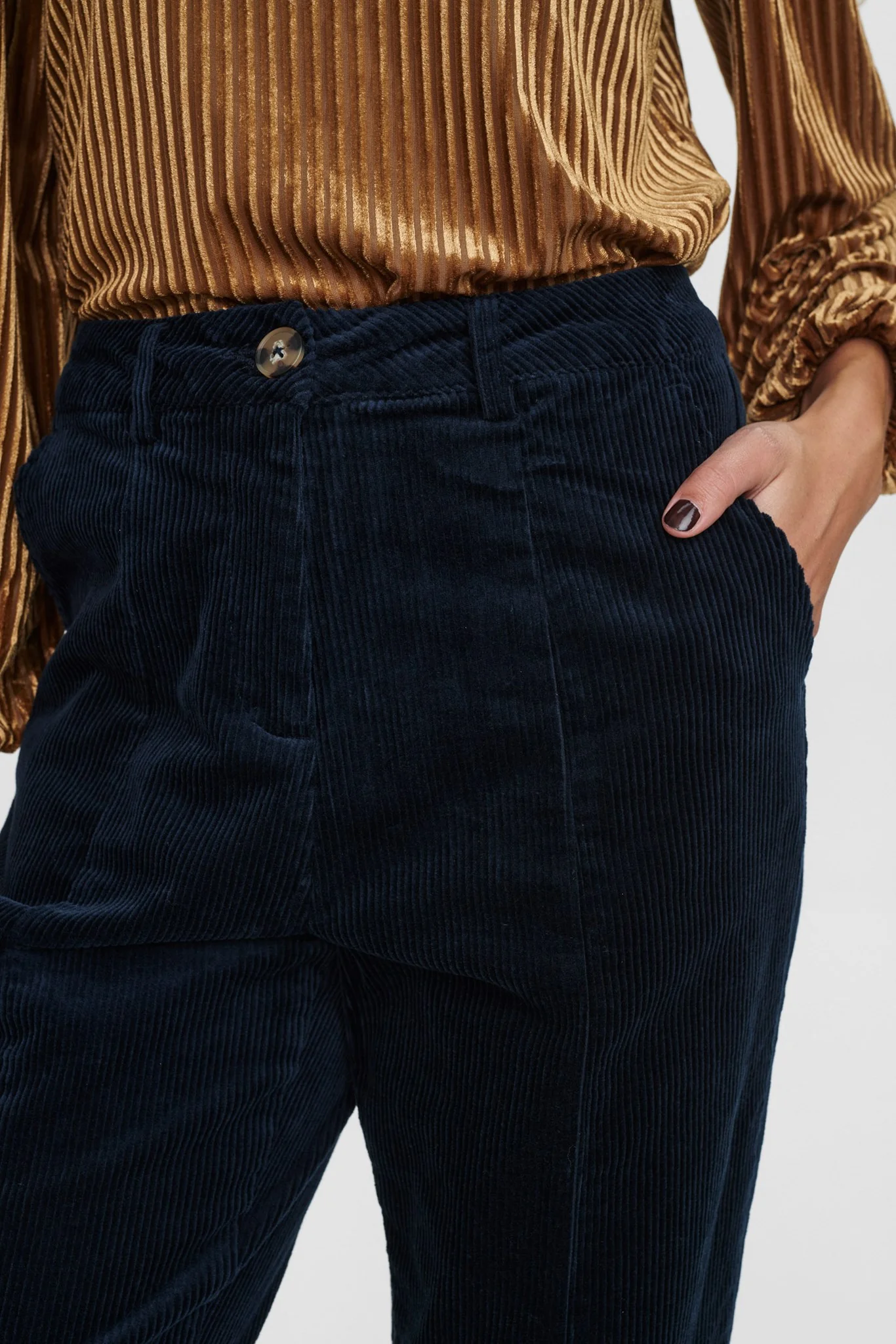 NUCHENOA PANT - Dark Shadow - Image 4