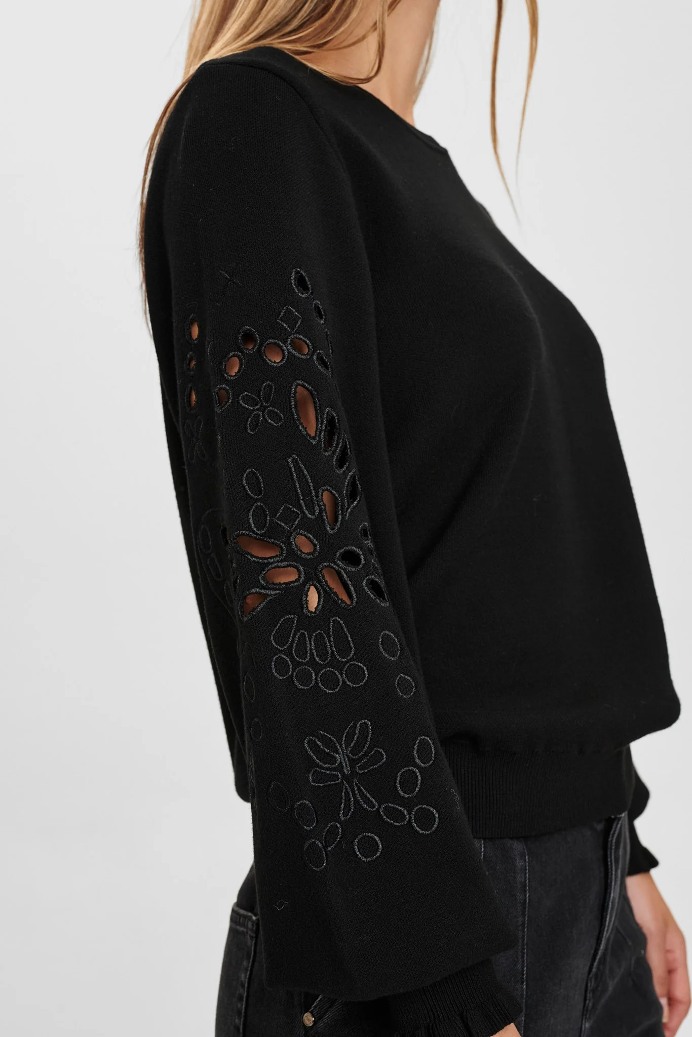 NUCHERILYN PULLOVER - Caviar - Image 4