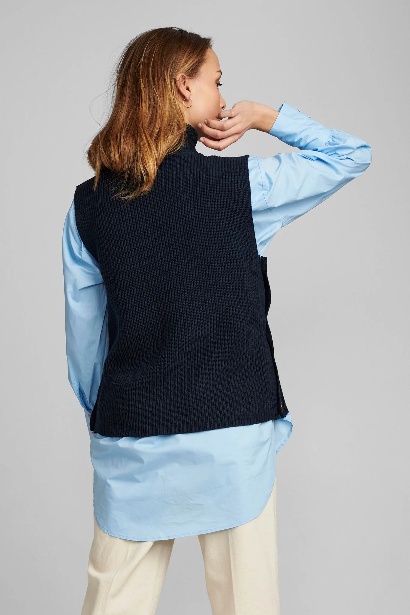 NUCIA VEST - Dark Sapphire - Image 2