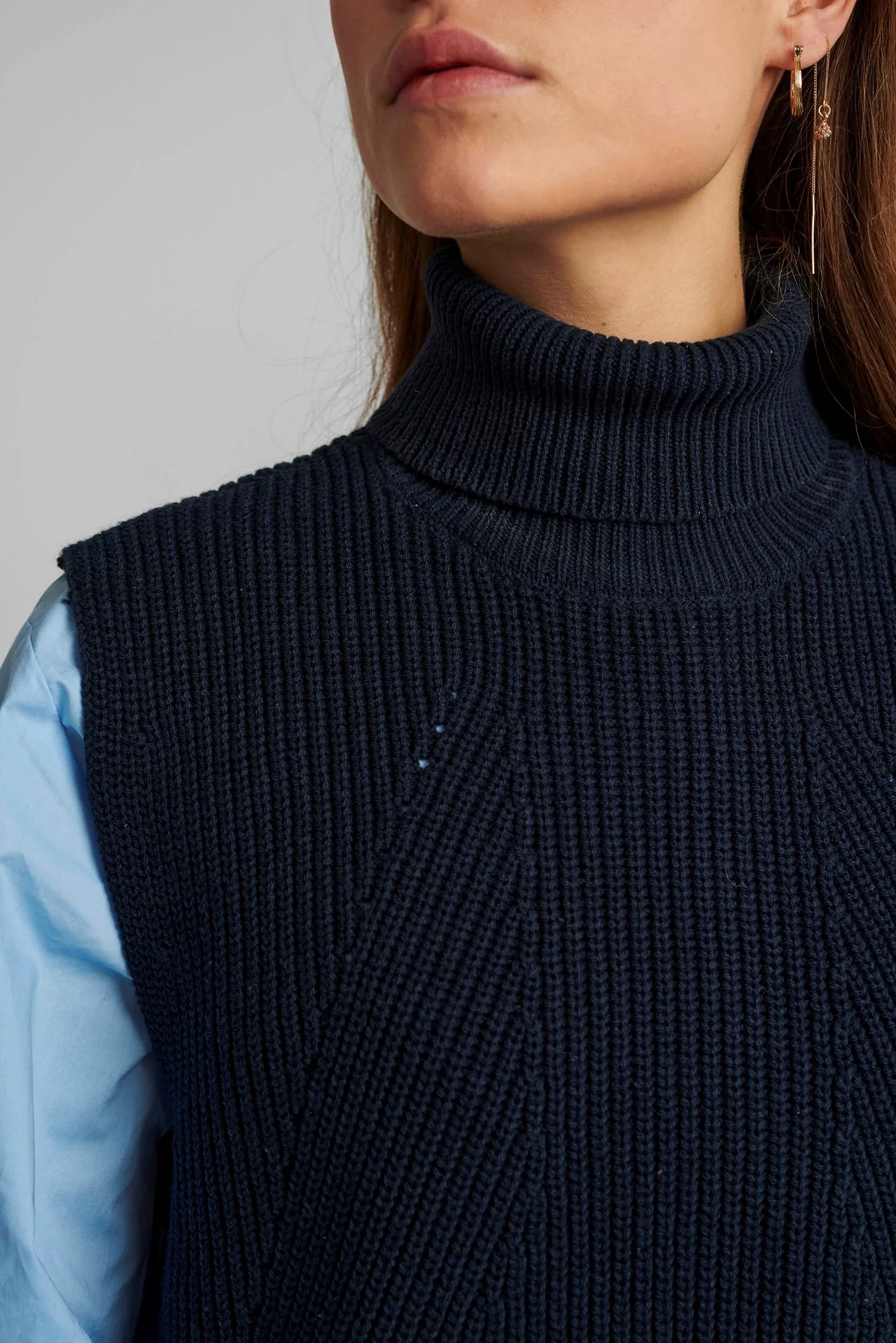 NUCIA VEST - Dark Sapphire - Image 5
