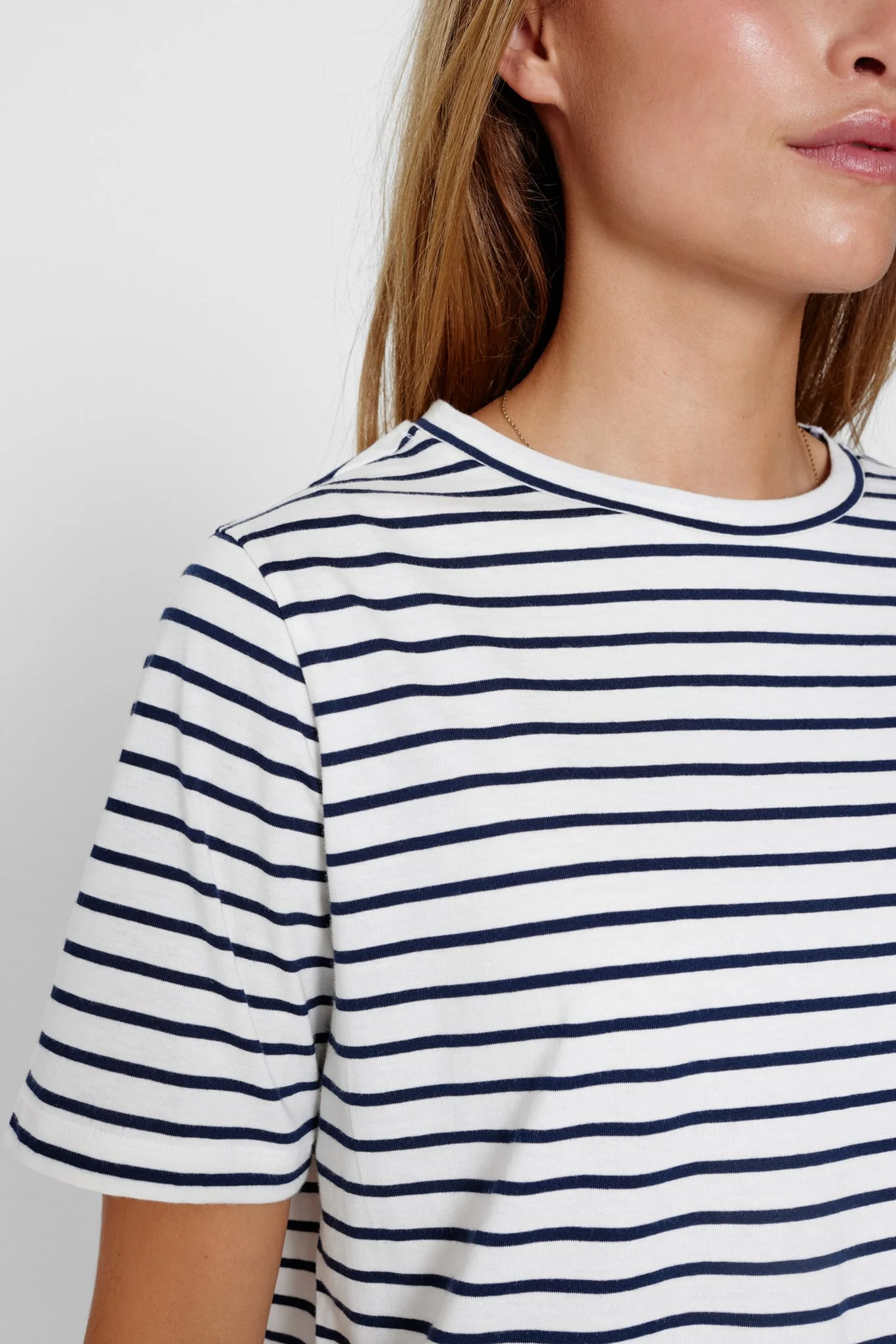 NUCILLAS TEE  - Dress Blues - Image 4