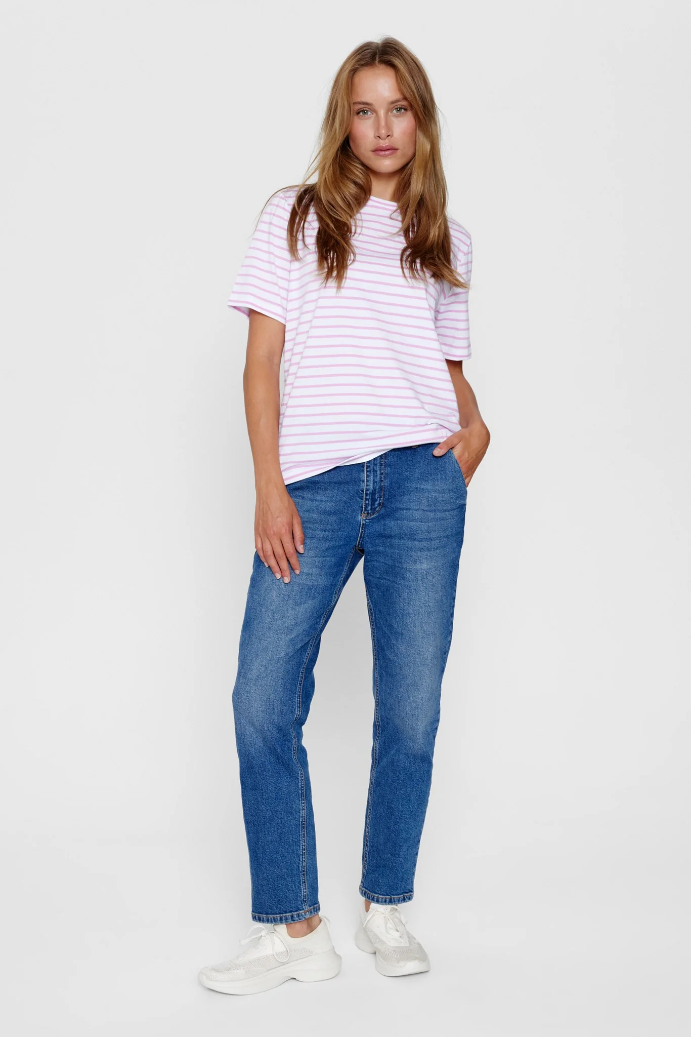 NUCILLAS TEE  - Fuchsia Pink - Image 3