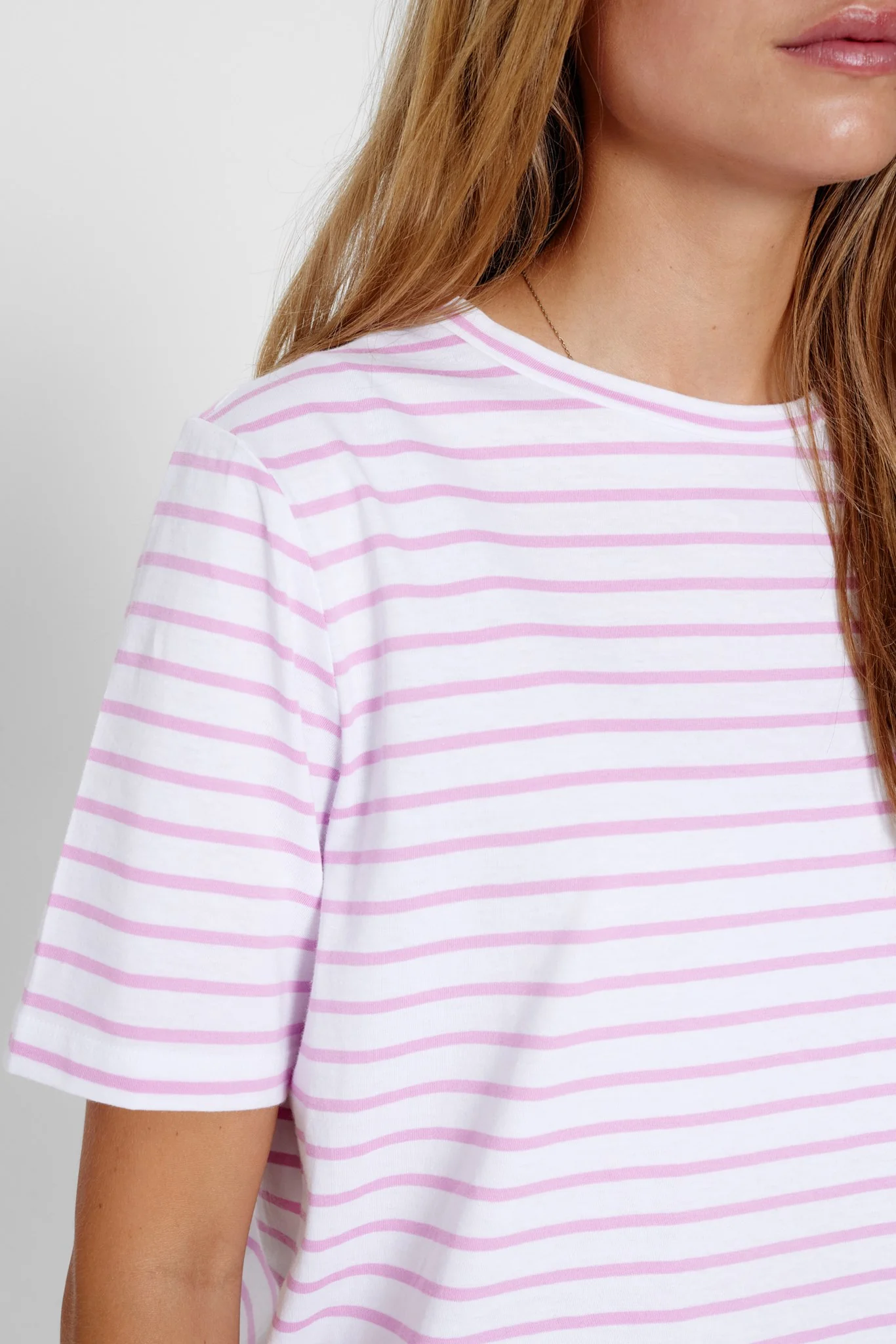 NUCILLAS TEE  - Fuchsia Pink - Image 4