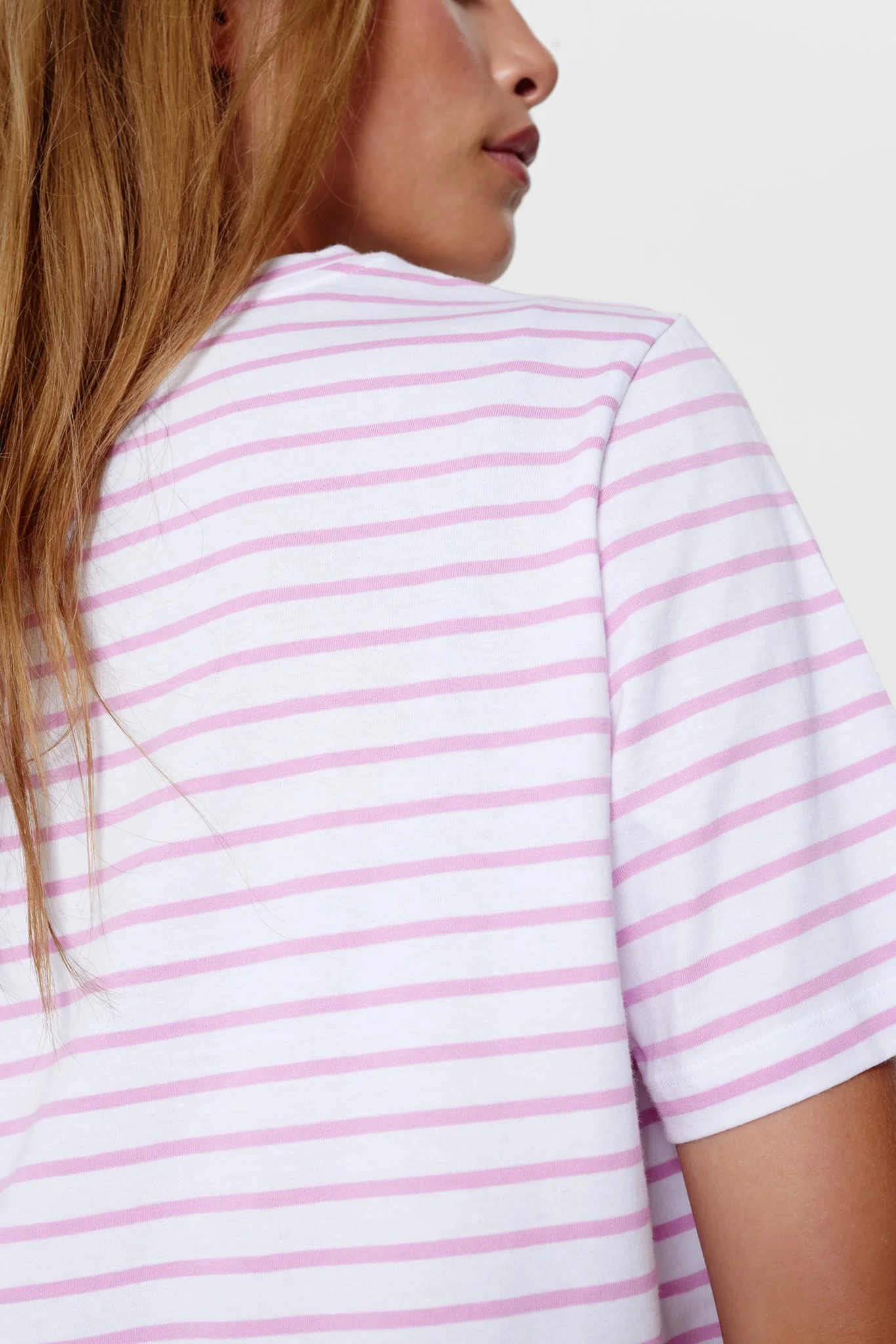 NUCILLAS TEE  - Fuchsia Pink - Image 5