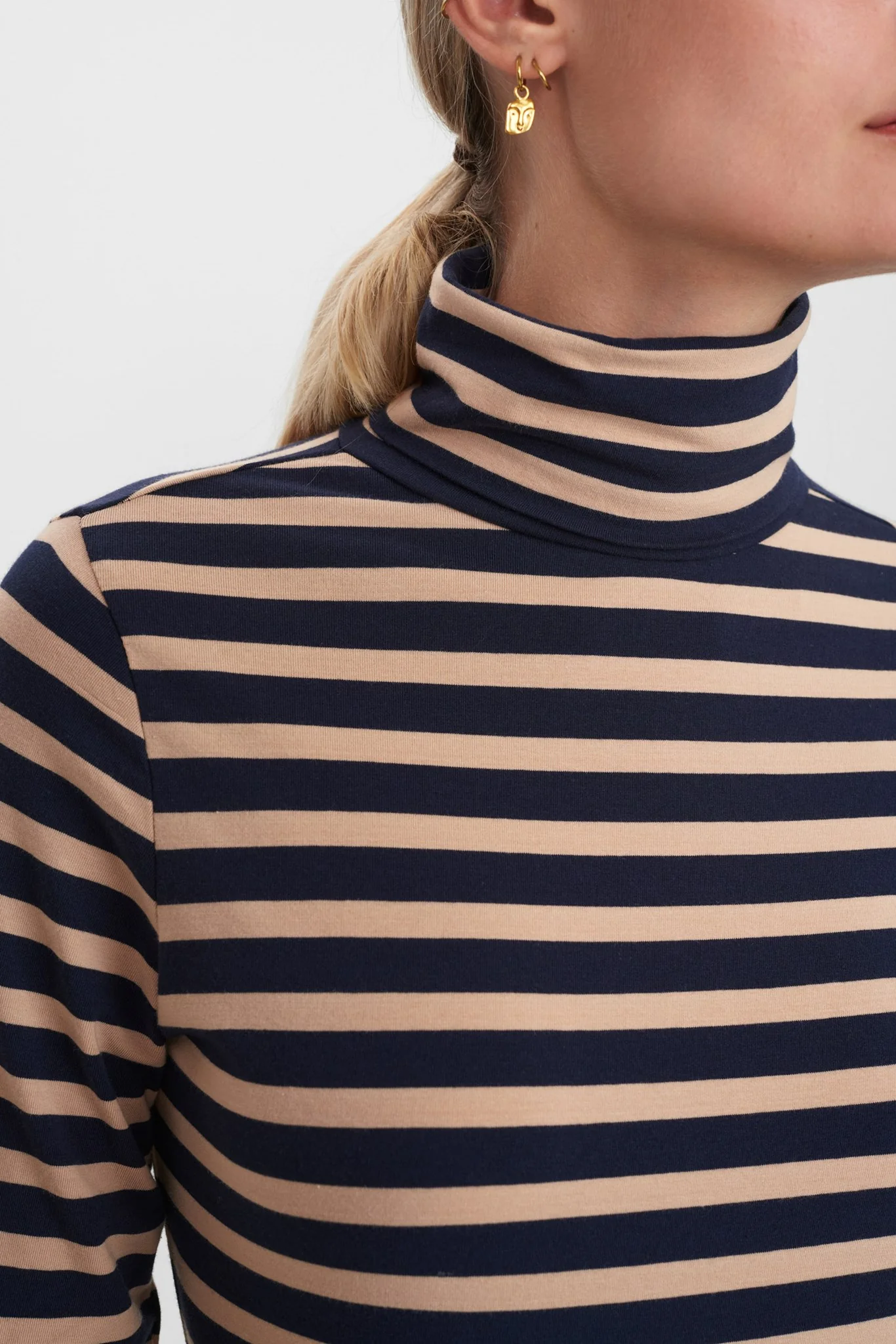 NUDAIA ROLLNECK NOOS - Ginger Root - Image 4