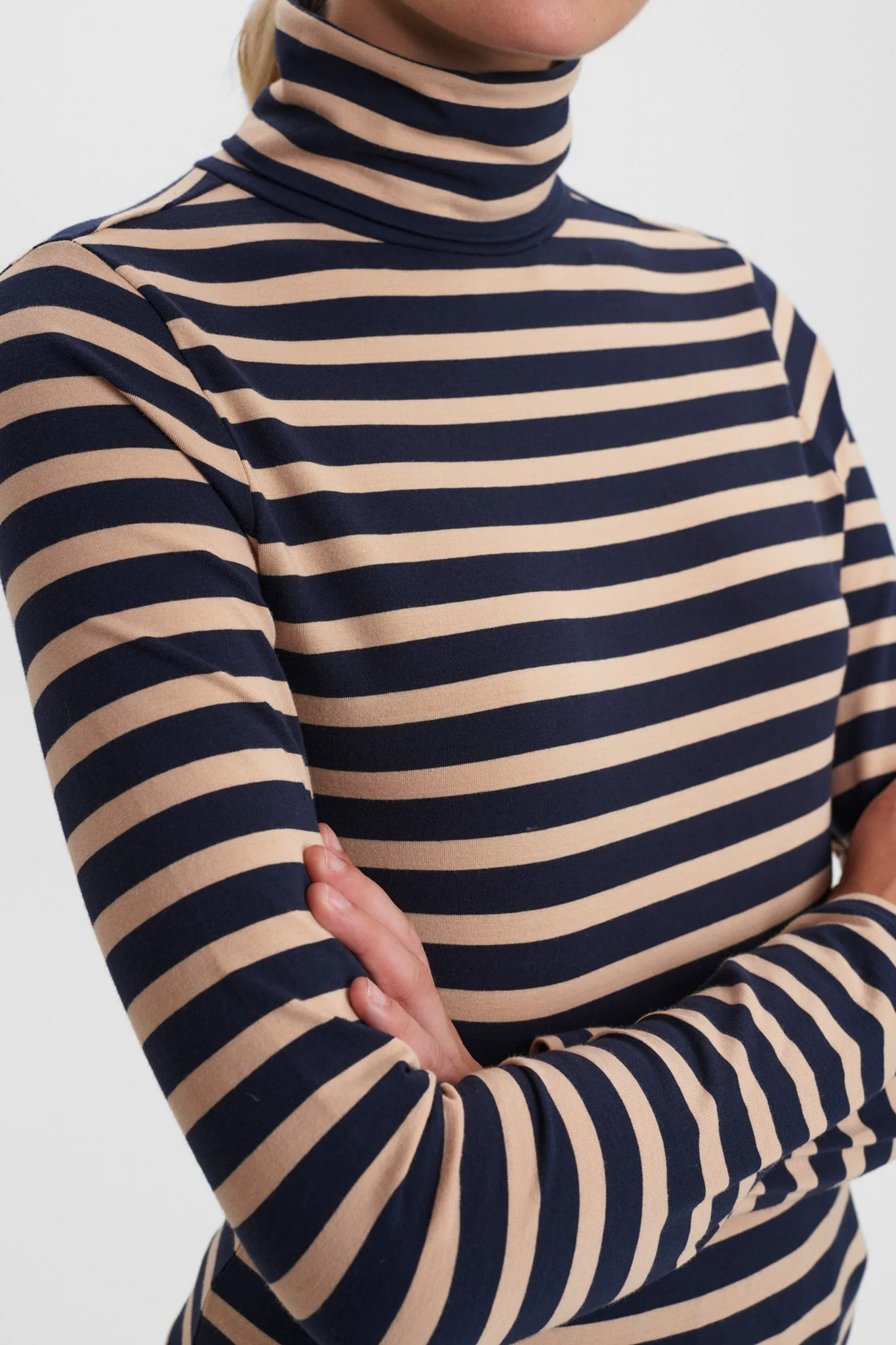 NUDAIA ROLLNECK NOOS - Ginger Root - Image 5