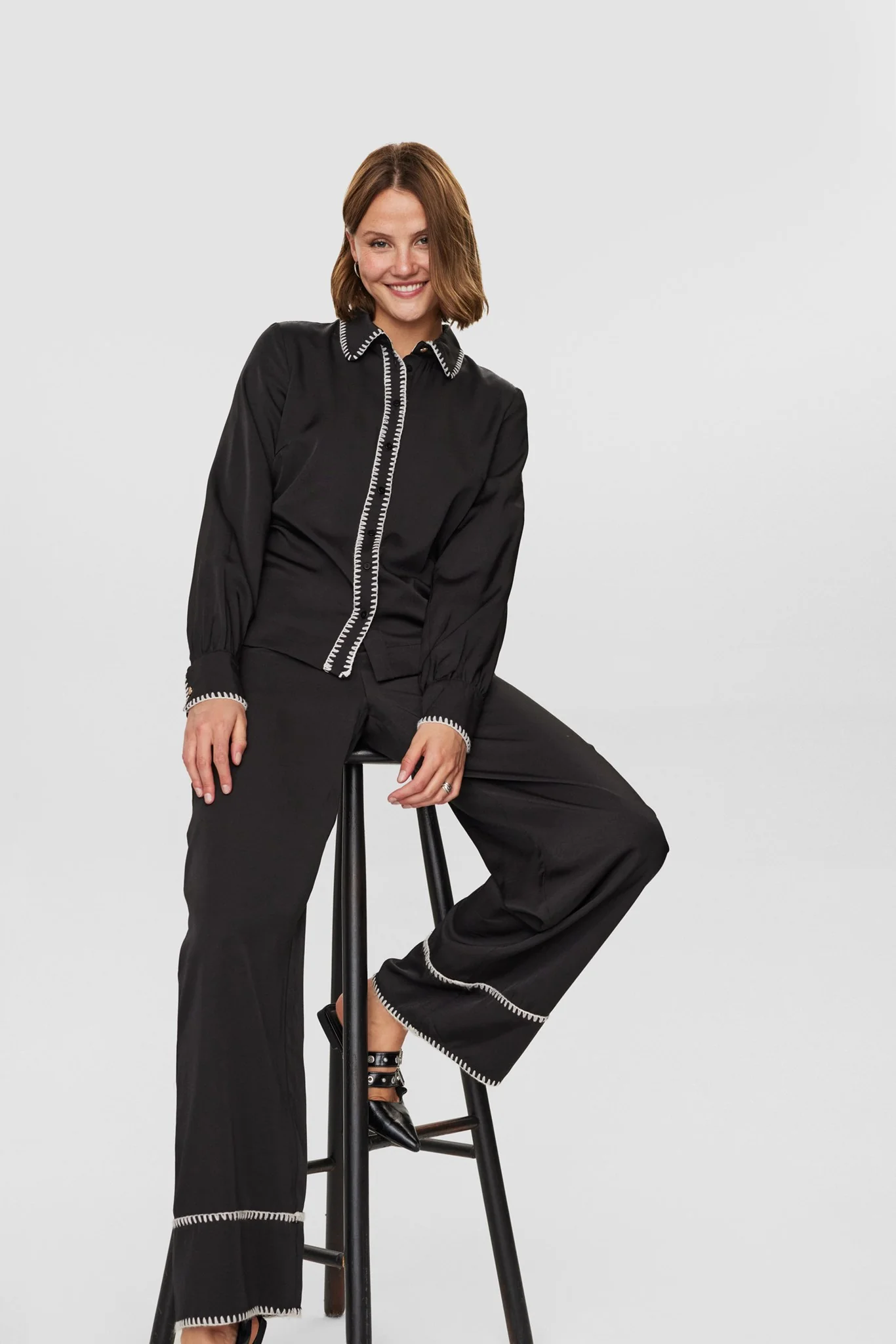 NUDARBY PANTS - Caviar - Image 3