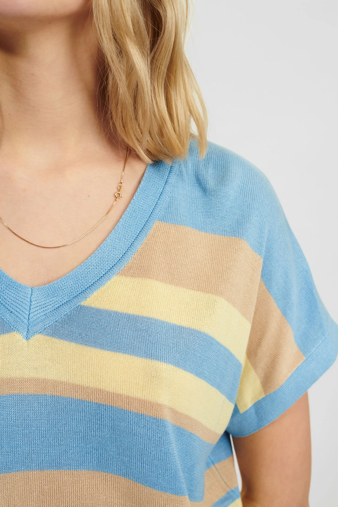 NUDARLENE V-NECK W/O LUREX - Della Robbia Blue - Image 4