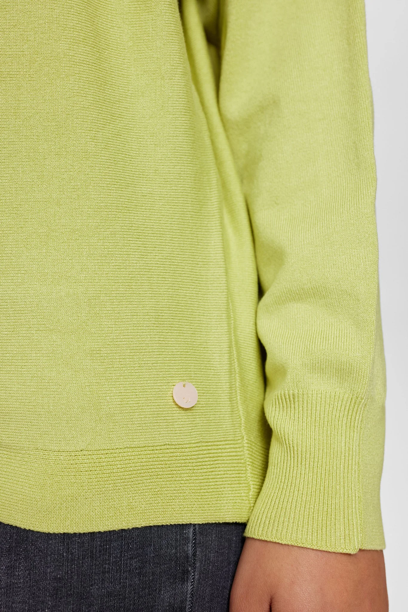 NUDAYA PULLOVER  - Celery Green - Image 5