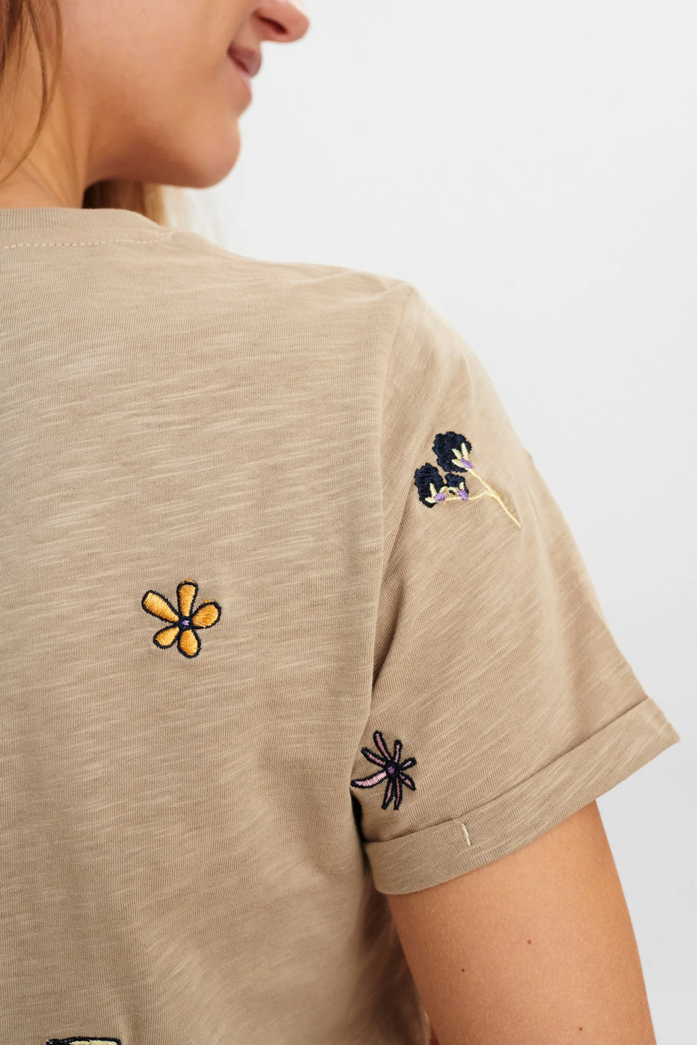 NUDIDO TEE - Cobblestone - Image 5