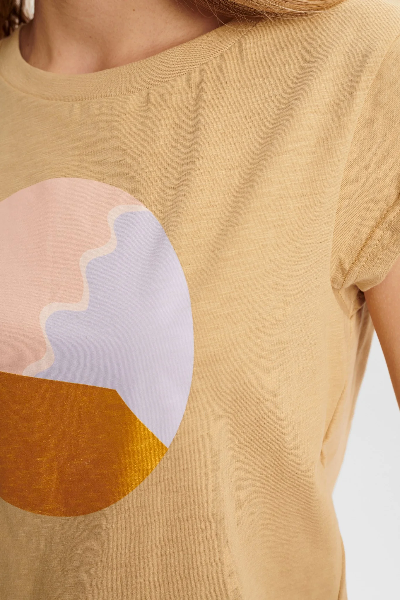 NUDUSANA TEE - Warm Sand - Image 4