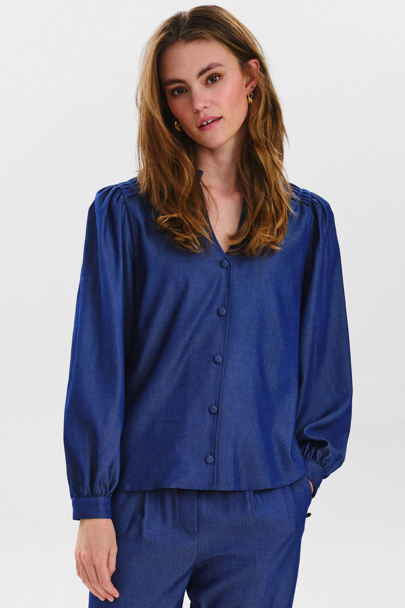 NUEDIBE BLOUSE - Medium Blue Denim