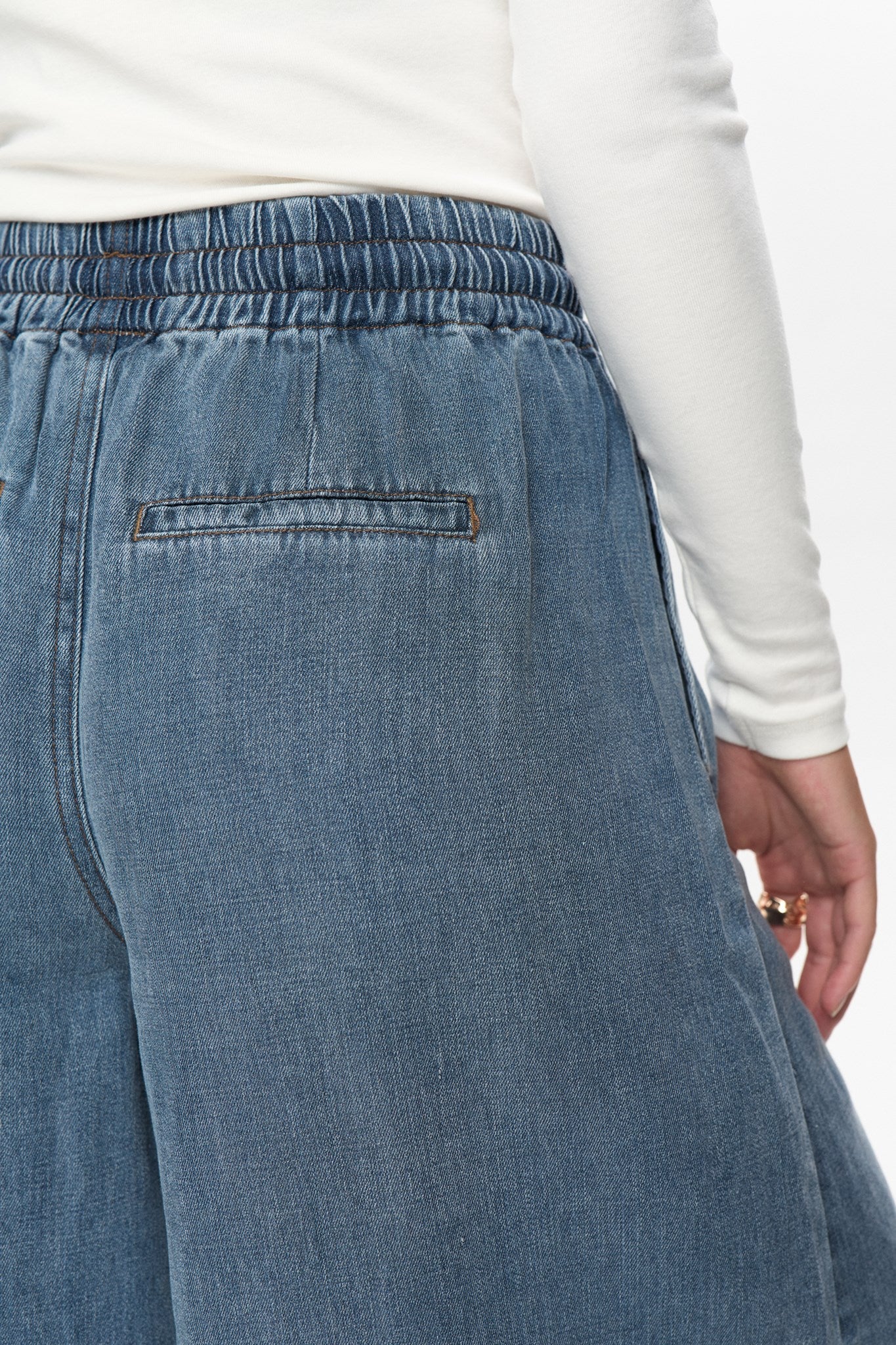 NUELIDA SHORTS - Snow Washed Denim - Image 5