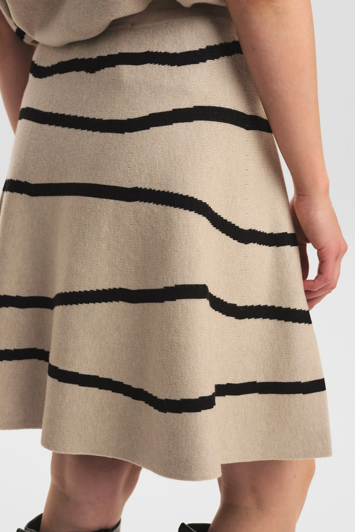 NUELITA SKIRT - Oyster Gray - Image 5