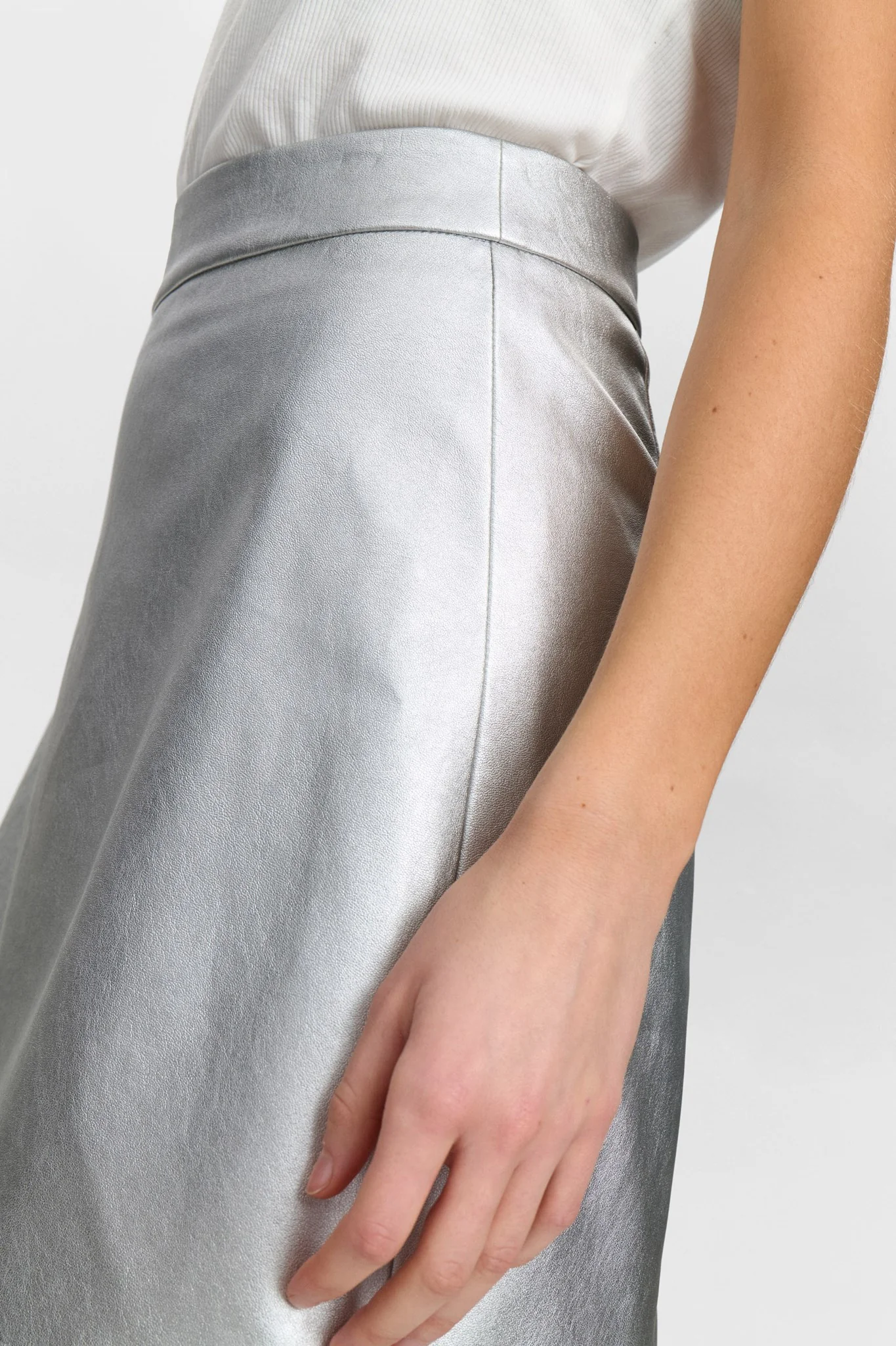NUELLANORA METALLIC SKIRT - Silver - Image 5