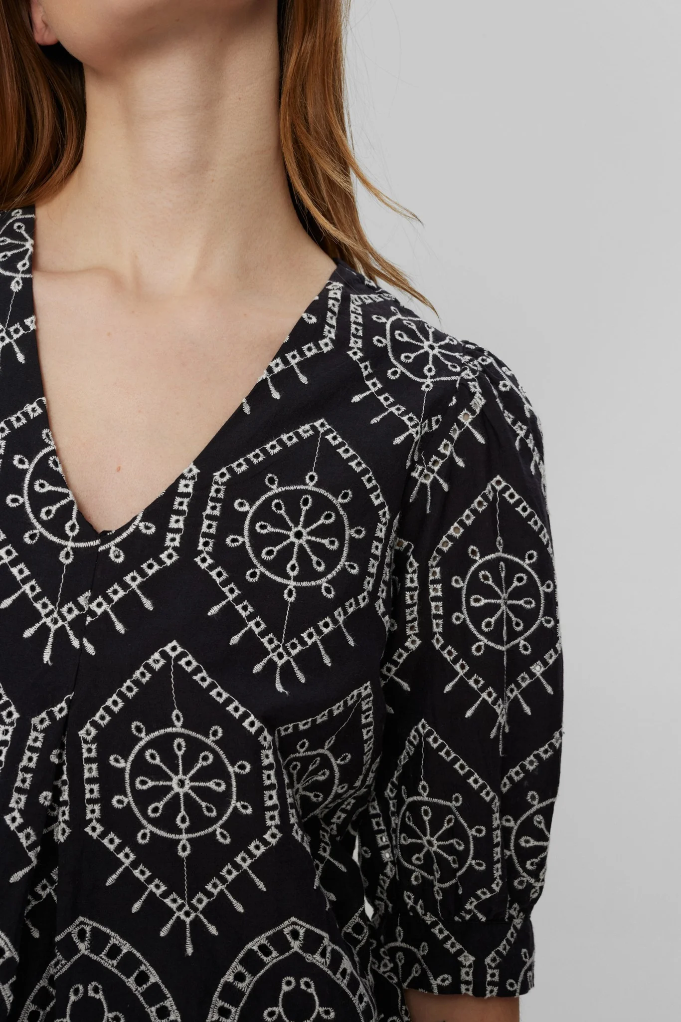 NUEVELYN SHIRT - Caviar - Image 4