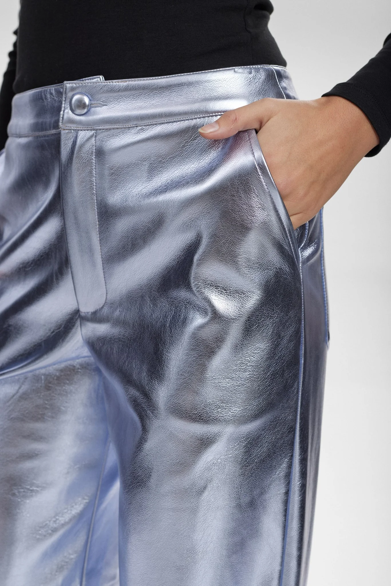 NUGLENDA CROPPED PANTS  - Silver - Image 4